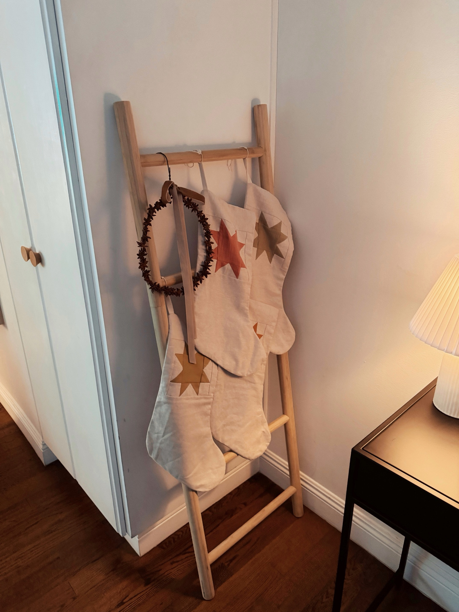 for my fellow mantle-less girlies 

#LTKHoliday #LTKSeasonal #LTKfindsunder100