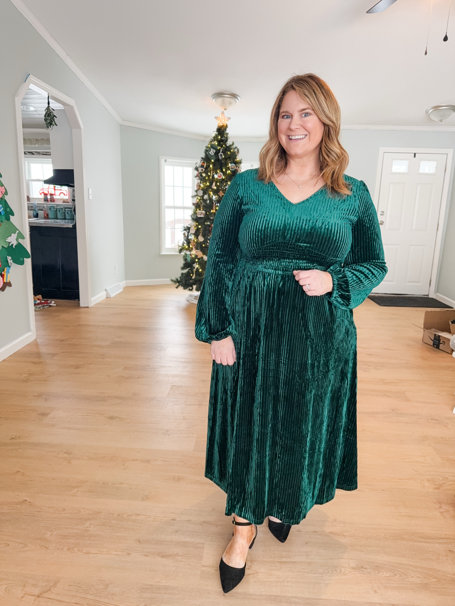 Wearing a large in my dress - perfect for family photos!

#LTKMidsize #LTKSeasonal #LTKPetite