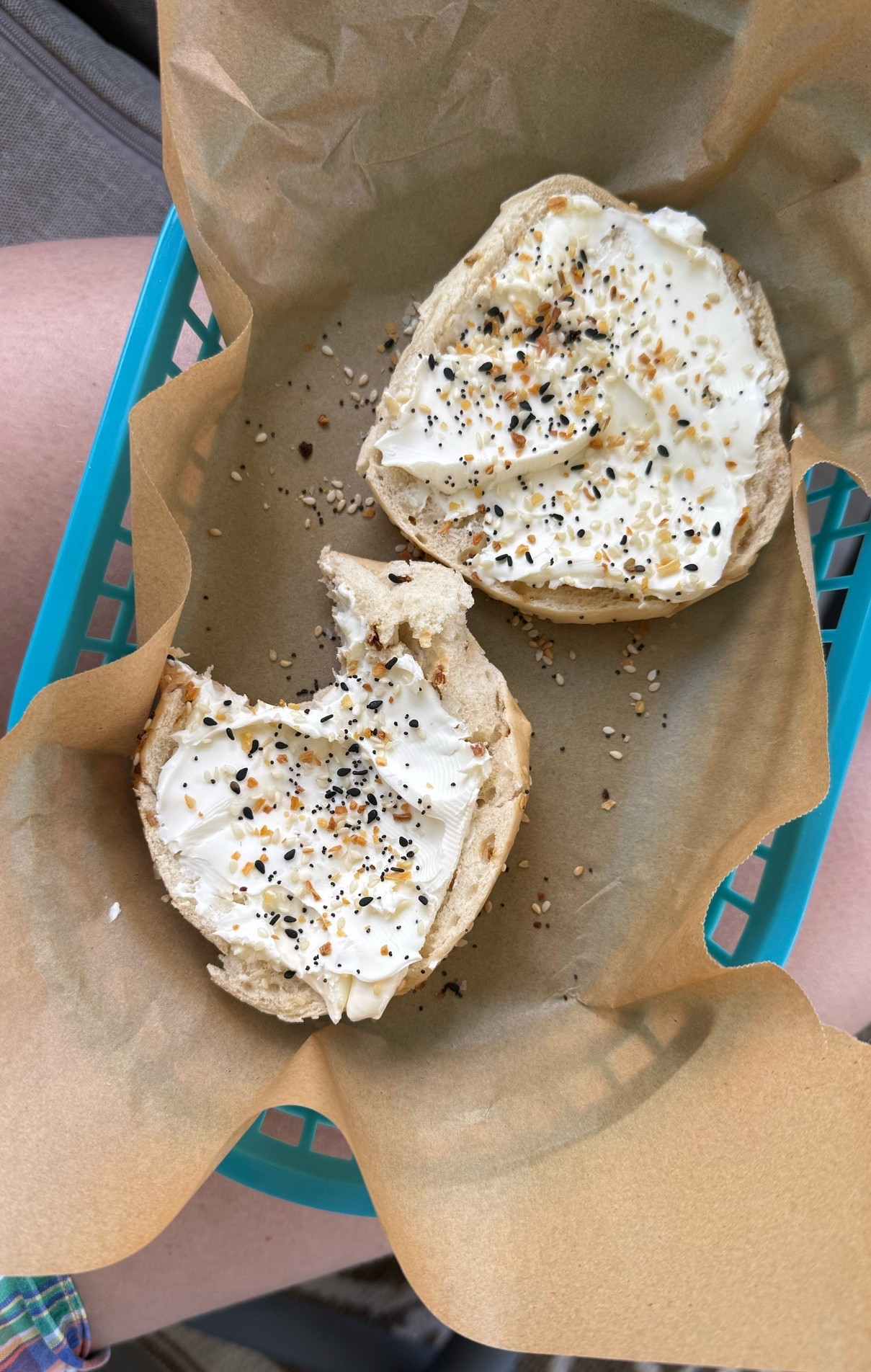Alternative to paper plates while also doing fewer dishes. Food baskets + compostable unbleached parchment paper!