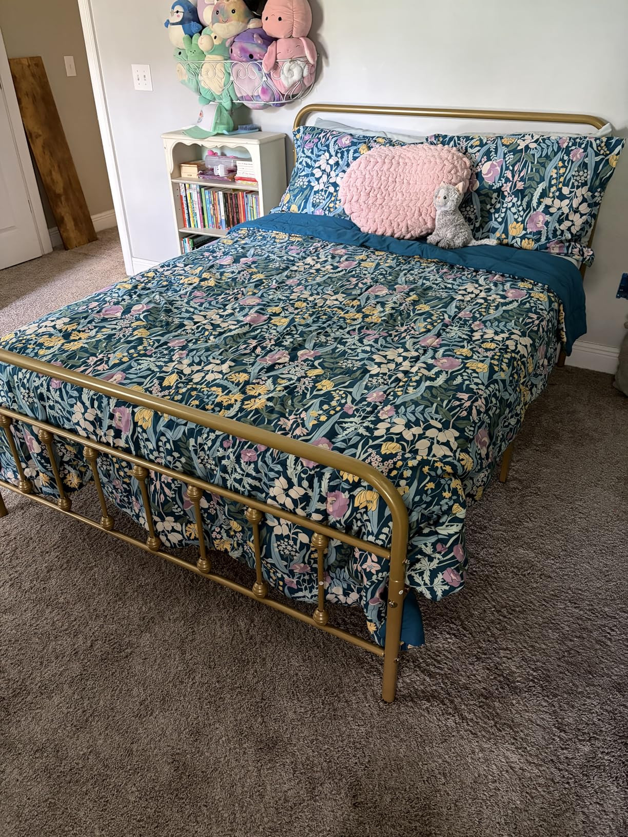 Yaheetech Classic Metal Platform Bed Frame Mattress Foundation with Victorian Style Iron-Art Head... | Amazon (US)
