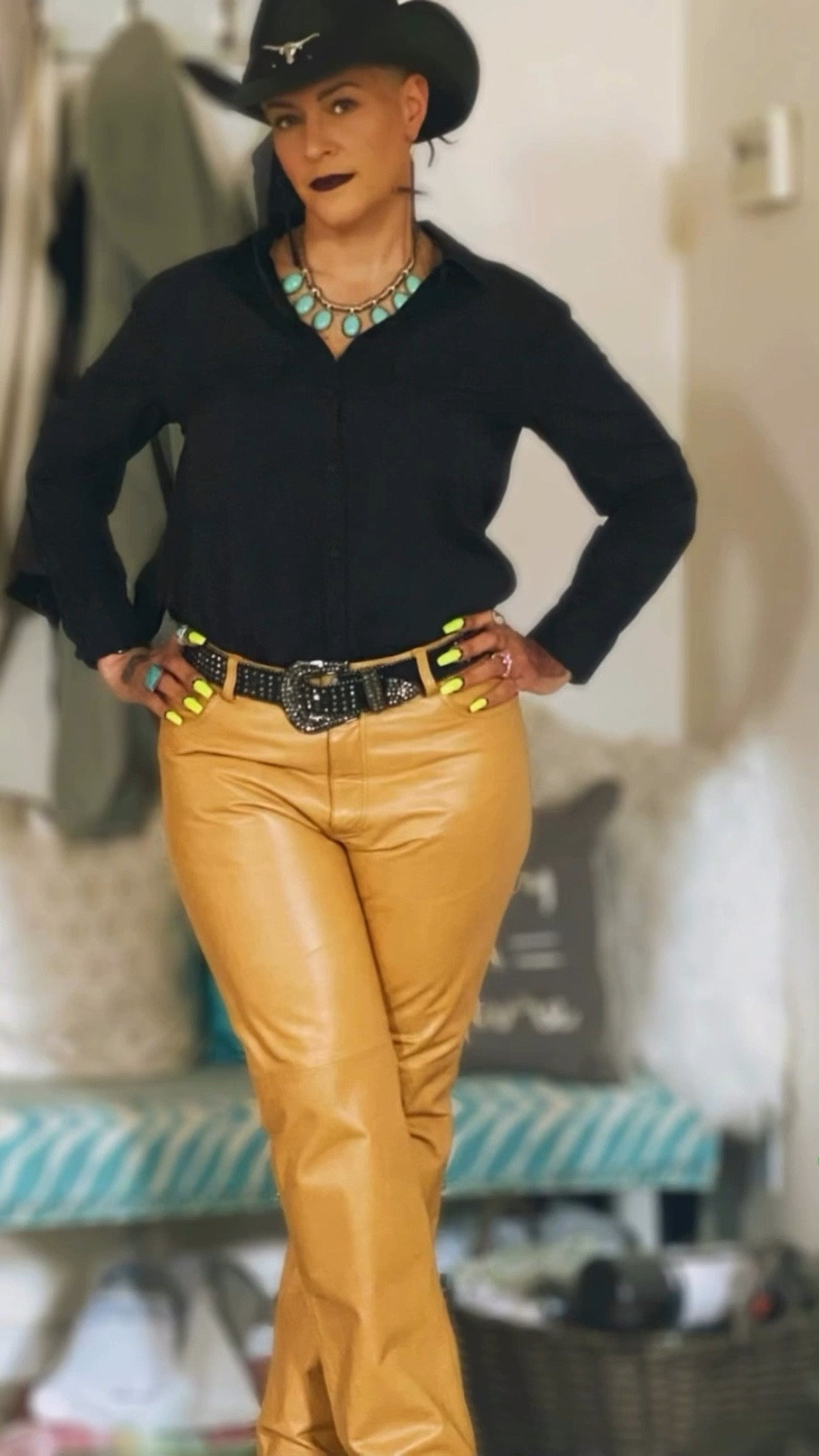 They say it’s all about that leather this year. Yes, real leather…. Time to break it out! #fyp #foryoupage #foryou #fashion ##ootd #fashionista #leather #stylist #style #over50 #over50andfabulous #over50fashion #winter #winterstyle #nummy