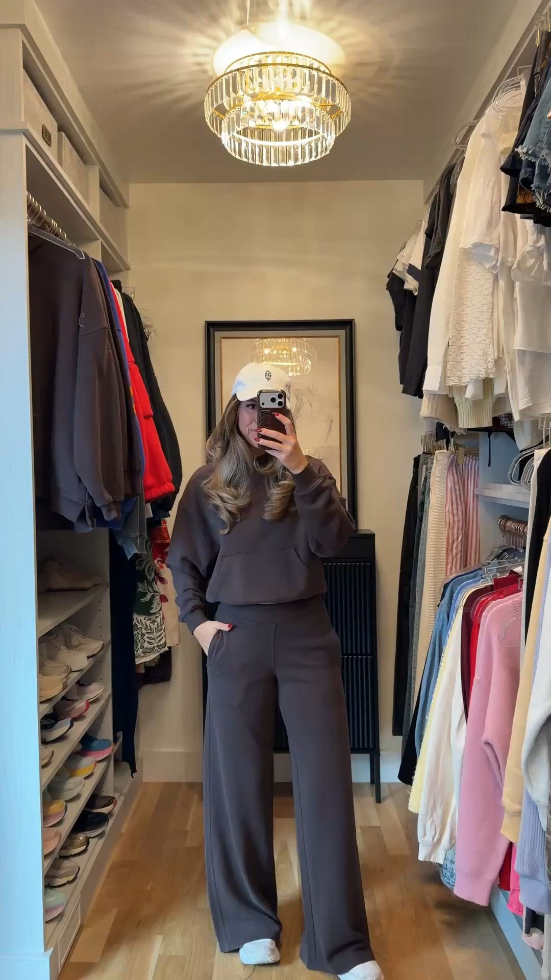 chocolate-brown fleece sweatshirt with a kangaroo pocket and matching wide-leg sweatpants Vuori cozy loungewear and fitness set perfect closet staple for fall 🙌🏻🍁

I’m 5’4” and typically wear a small / 2

Loungewear, Sweatpants set, Hoodie, Sports bra, Athletic vest, Leggings, Jackets, Everyday causal, workout set, leisure