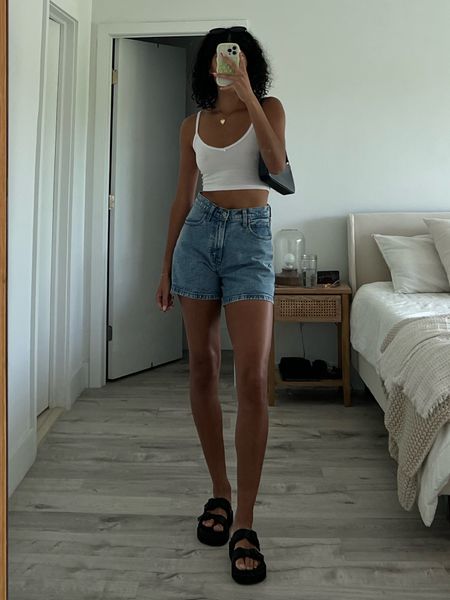 casual summer outfit:

White cropped camisole top: aritzia
jean shorts: abercrombie
chunky black sandals: princess Polly
navy shoulder bag: thrifted
gold heart necklace: princess Polly 