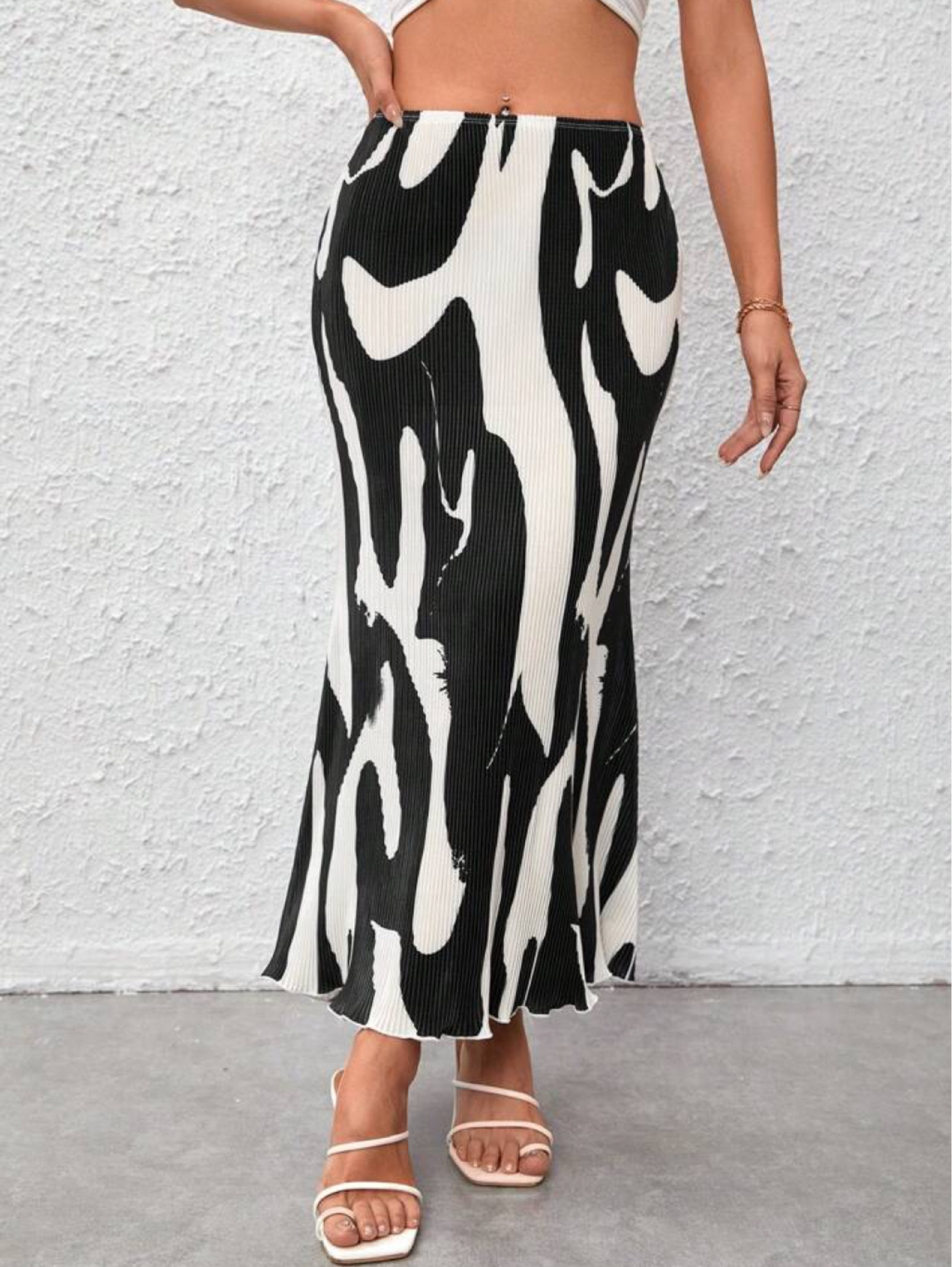Black & White skirt 

#LTKstyletip #LTKmidsize #LTKsalealert