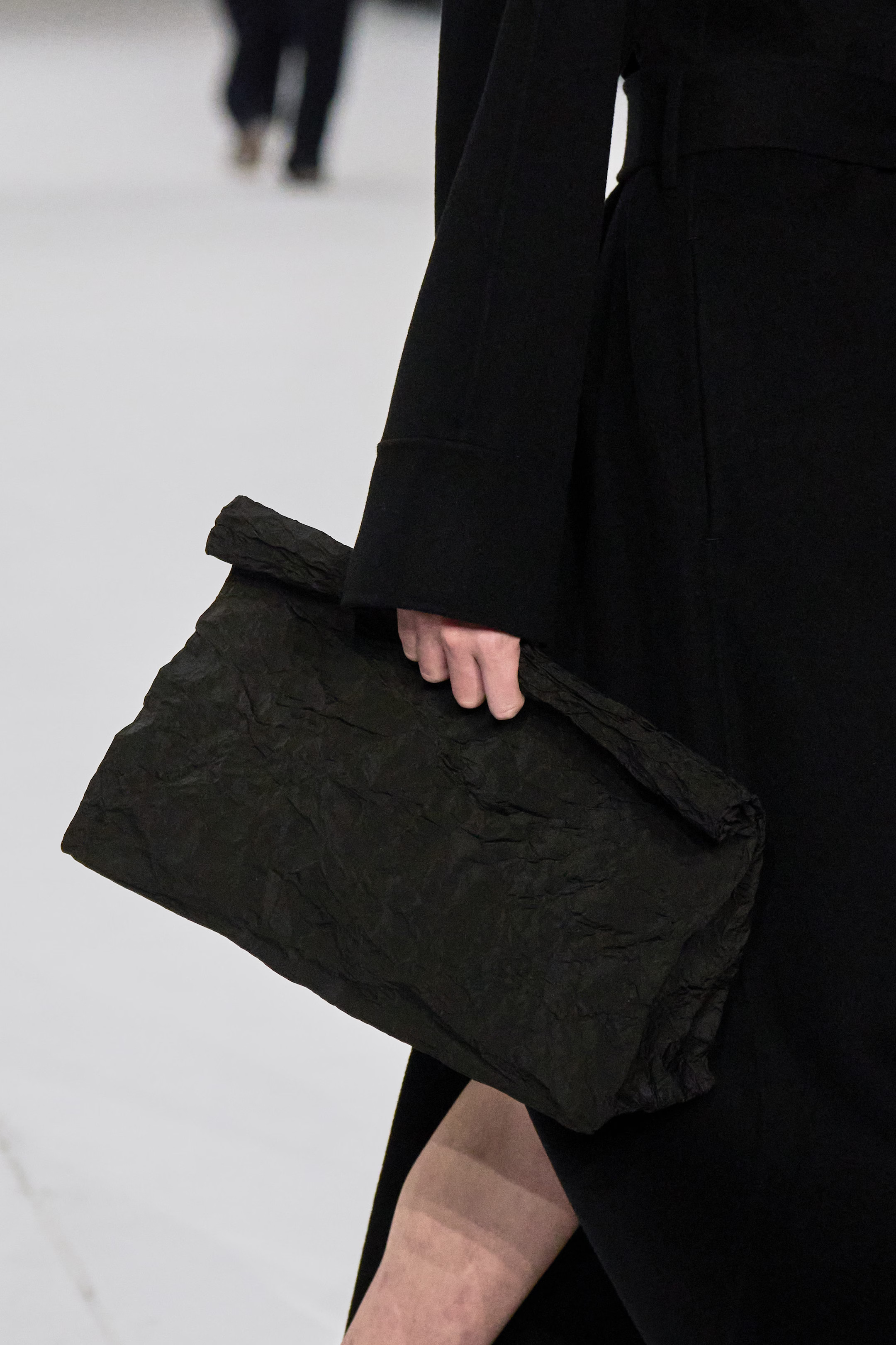 FOLDED OVERSIZED CLUTCH BAG - BLACK | COS US | COS (EU)