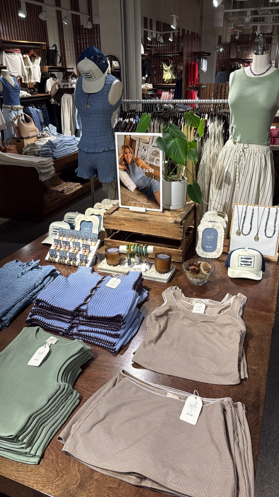 Tate’s collection now available at South Moon Under 

Summer coastal finds
Sporing coastal 
Home 
Spring knits 

#LTKSpringSale #LTKootd #LTKSeasonal