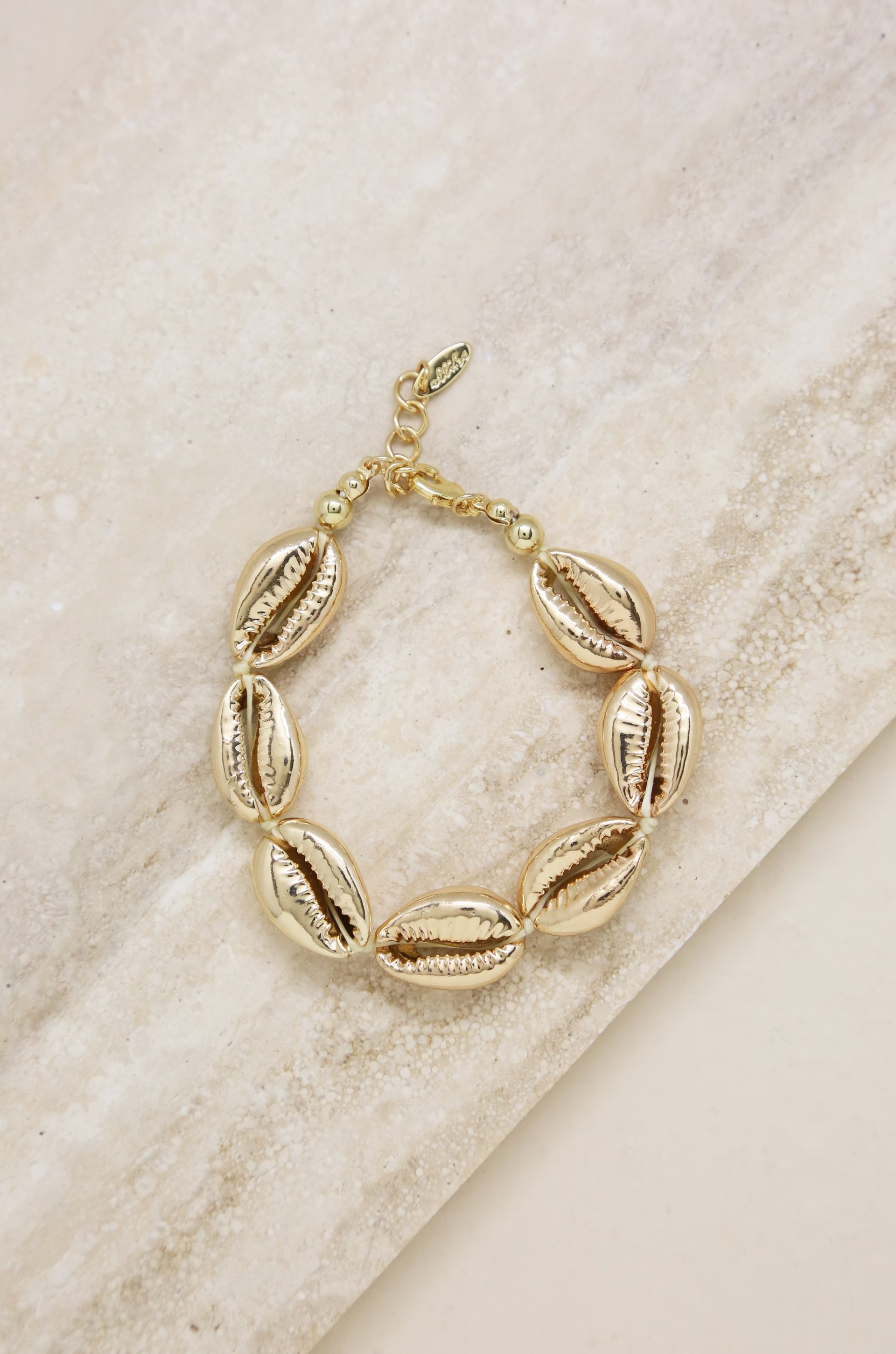 Seven Seas 18k Gold Plated Shell Bracelet | Ettika