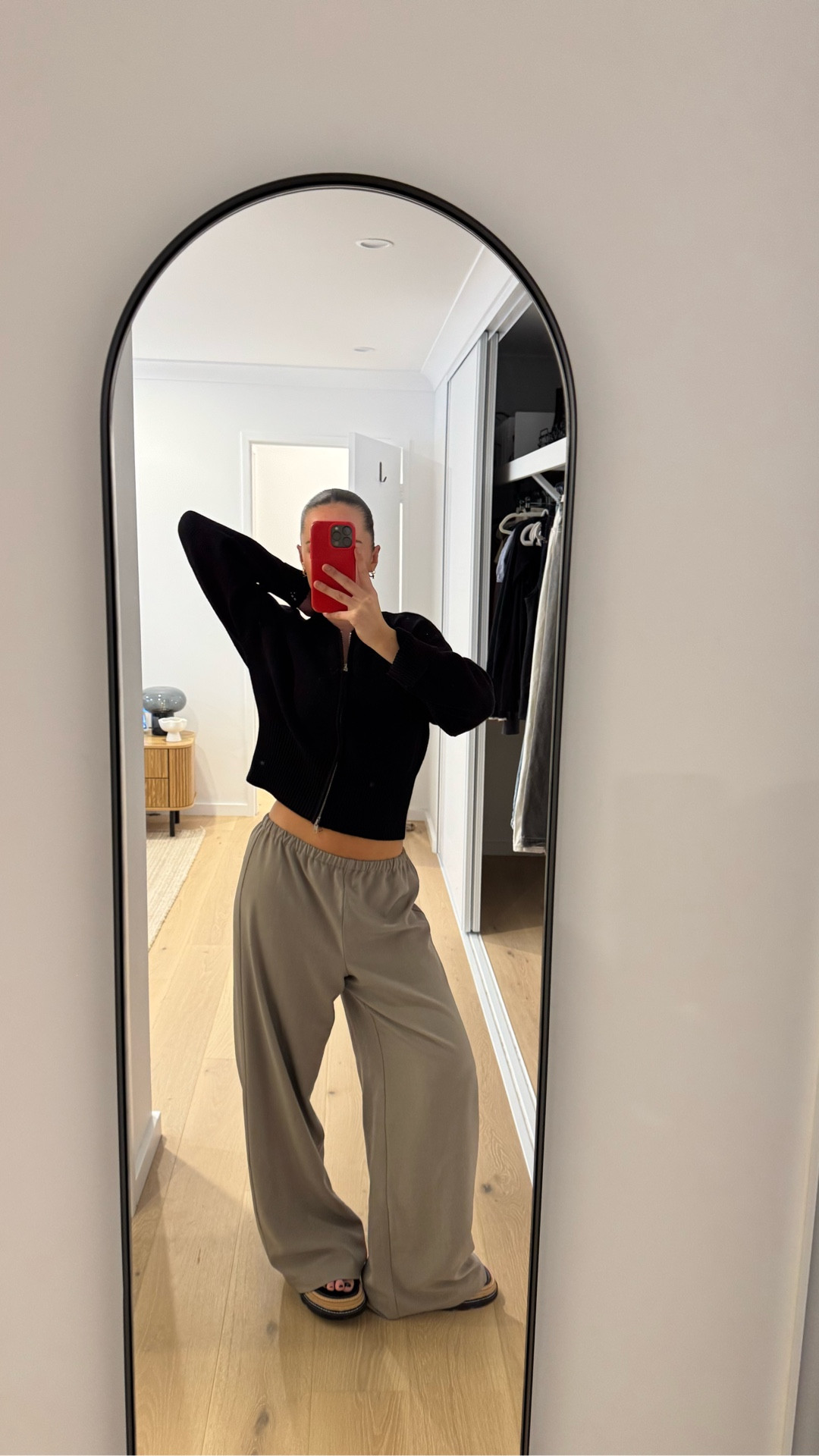 Comfy, clean + casual 🍂
Wearing M in both for a relaxed fit – this black zip-up hugs just right & the wide-leg pants are the softest thing ever.