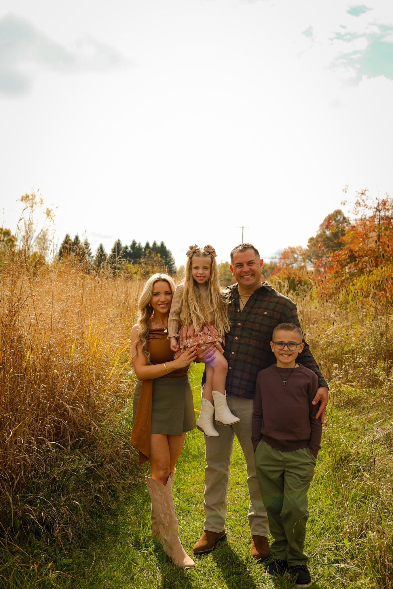 Family photos outfits fall photos Christmas pictures Christmas card browns greens H&M American eagle target Tullabee 

#LTKHoliday #LTKFamily #LTKStyleTip