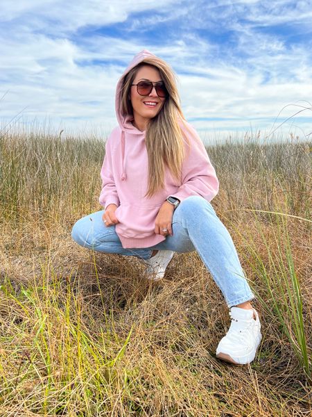 #aexme
American eagle hoodie tts oversized fit, wearing a small!
Womens mom jean - tts
aeo American eagle outfitters 
Freyrs Billie sunglasses 
White sneakers tts 
Fall outfits
Casual fall style
Florida blogger
Navarre beach, Florida 

#LTKsalealert #LTKSeasonal #LTKstyletip