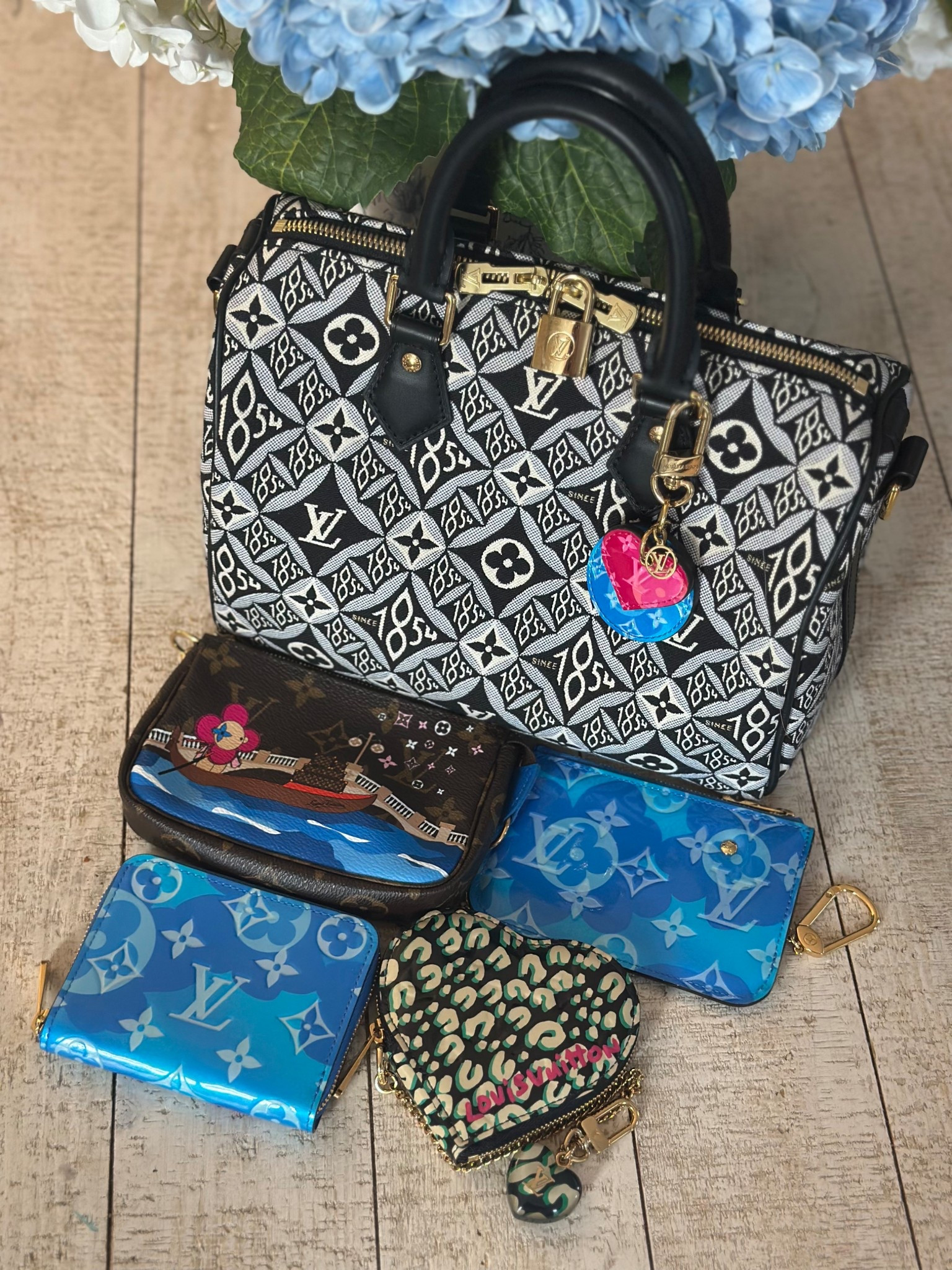 Happy Friday! Decided to use my Since 1854 Speedy B25 with some blue slgs. 

#LTKmomlife #LTKPetite #LTKSeasonal