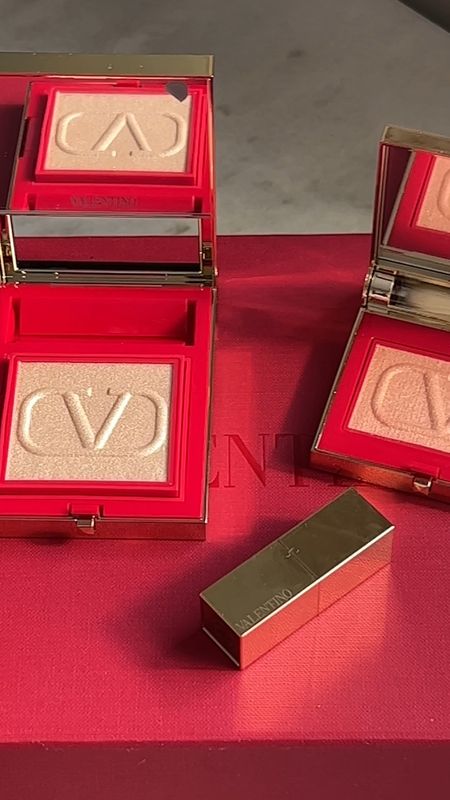 Limited edition Valentino Beauty Eye2Cheek blush & eyeshadow + Go-Clutch Highlighter & Mini Lipstick set 💄✨

#LTKbeauty #LTKFind