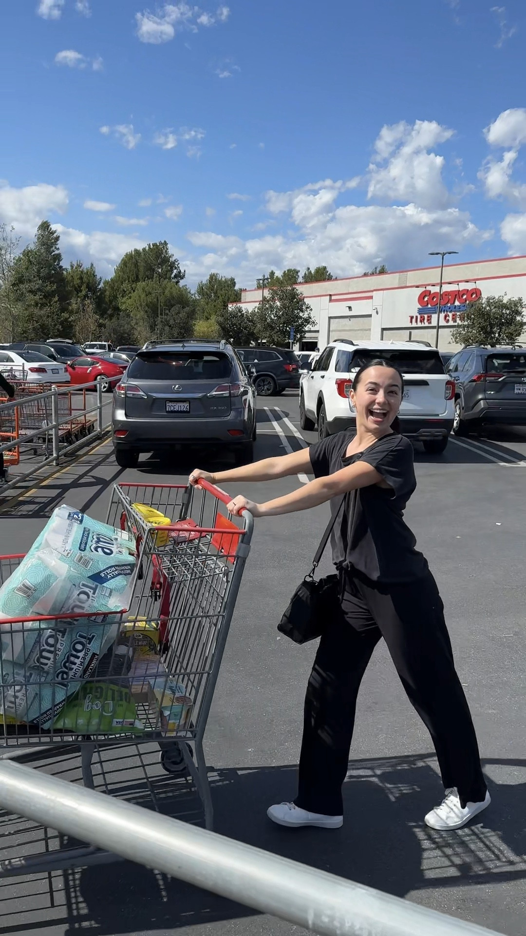 Running errands but make it comfy chic!
Wore this all-black fit to Costco today: a cozy oversized tee + thin high waisted pants = comfort! I paired it with some white sneakers for that clean look and topped it off with my fave black purse from Aloha (seriously, it goes with everything)! 

#LTKWatchNow #LTKSeasonal #LTKStyleTip