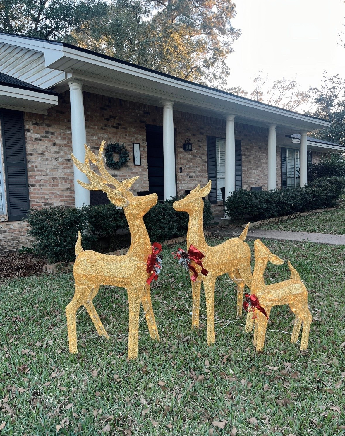 #Ad Shop at Lowe’s this holiday season! They have the best reindeer sets. Shop my LTK!
@loweshomeimprovement #ad #lowespartner #liketkit


#LTKHoliday #LTKGiftGuide #LTKSaleAlert