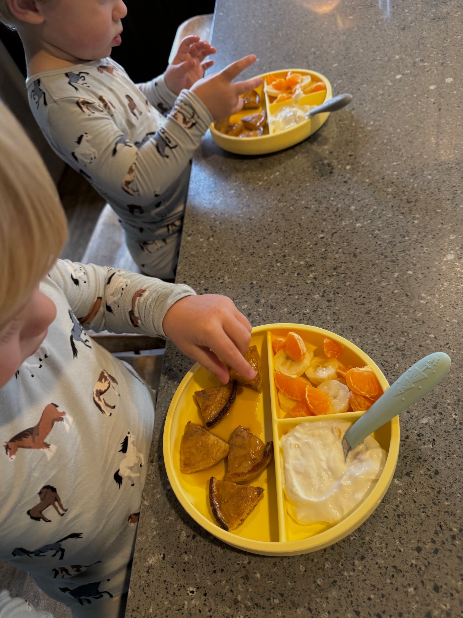 the best toddler plates & utensils 