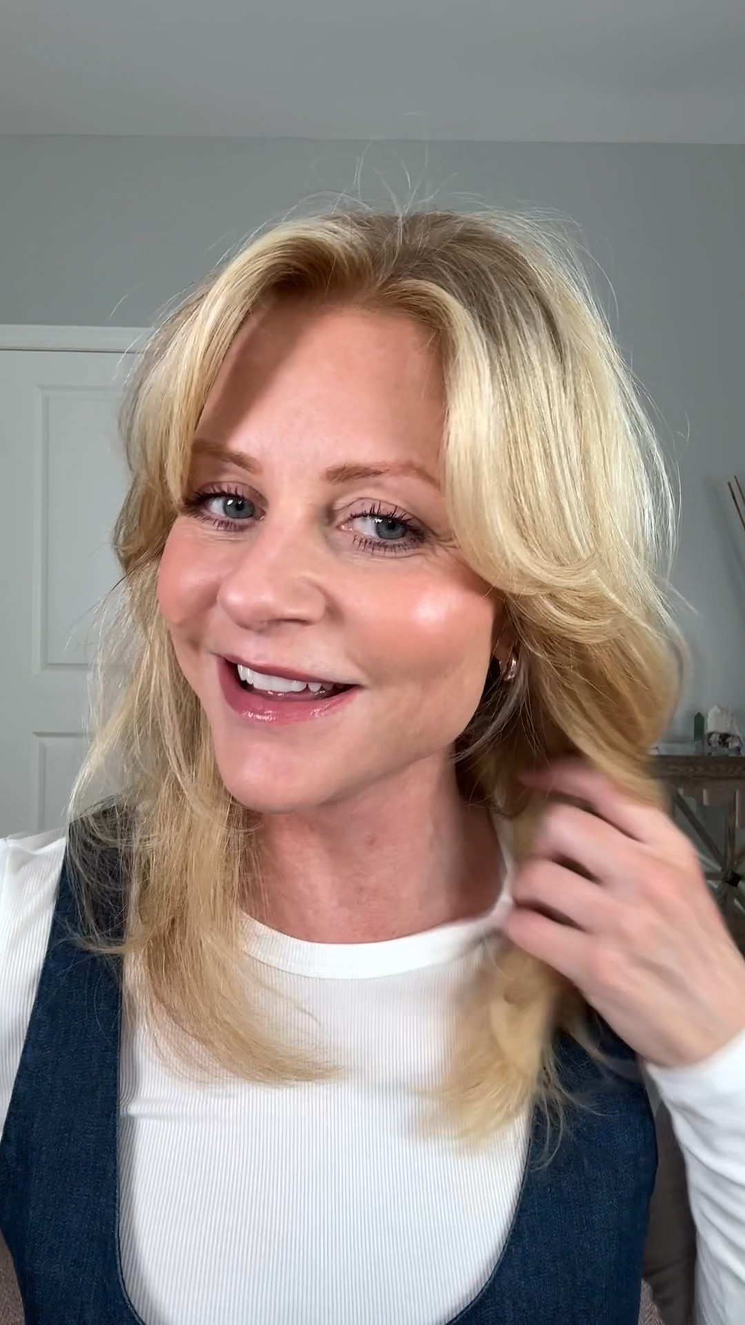 Cowlicks are a pain to deal with but I have a styling trick that will help you out when your cowlicks are misbehaving. 

In this video, I’m using the Bio-Ionic Long Barrel Curling iron to heat the roots of my cowlick so that I don’t flatten them out completely. 

I love the lift my cowlicks provide but I would to control the direction they lay. 

I hope this helps. 🤗

#LTKhair #hairstylingtips @bioionic 


#LTKOver40 #LTKBeauty #LTKVideo