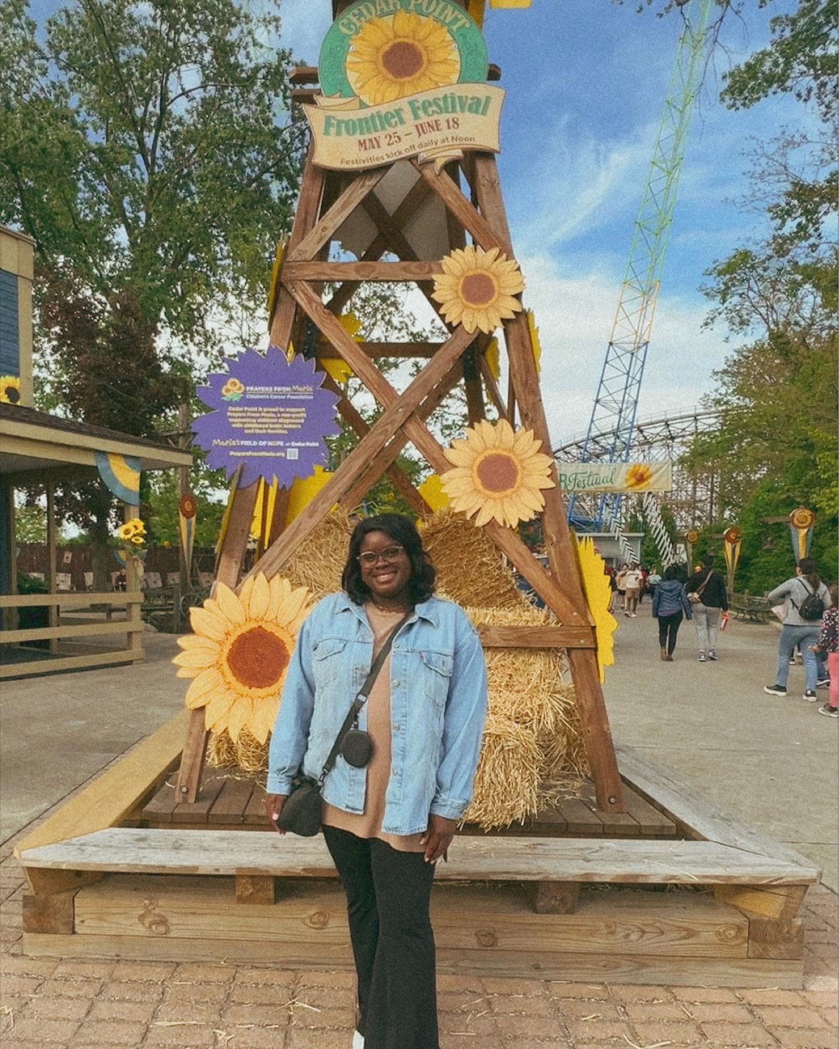 Spend a theme park day at Cedar Point and had the perfect day with the perfect weather. 
•
•
•
•
•
•
•
#plussize #blackcreator #flaredleggings #comfyoutfit #midsize

#LTKstyletip #LTKtravel #LTKunder100
