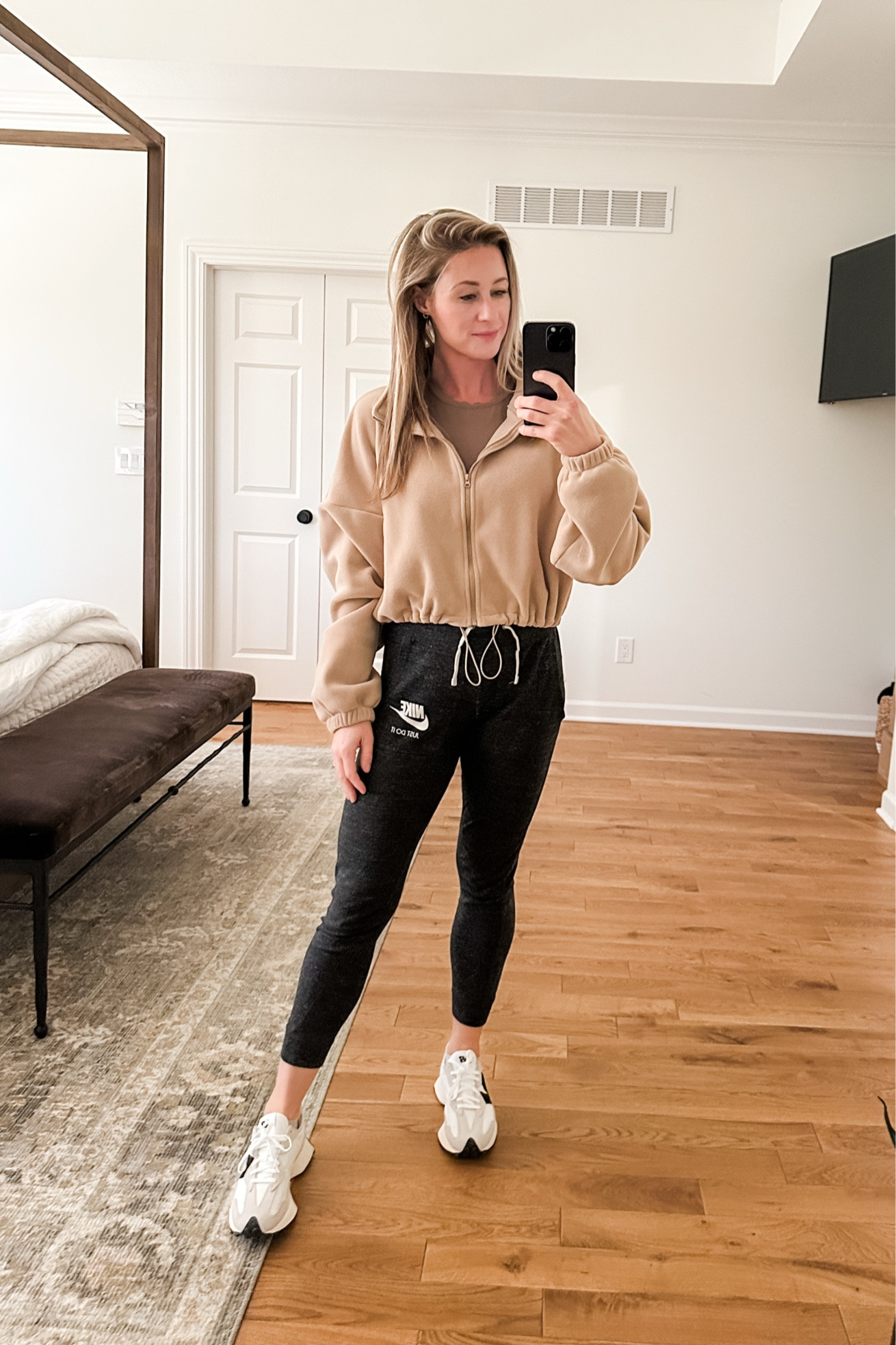 Hair washed, feeling fresh 💁🏼‍♀️ these sweatpants are sold but super similar to my Vuori ones- I’ll link. Great outfit for running around town! You’ll catch me in these inexpensive tees all fall and winter long 😍

#LTKSeasonal #LTKActive #LTKFitness