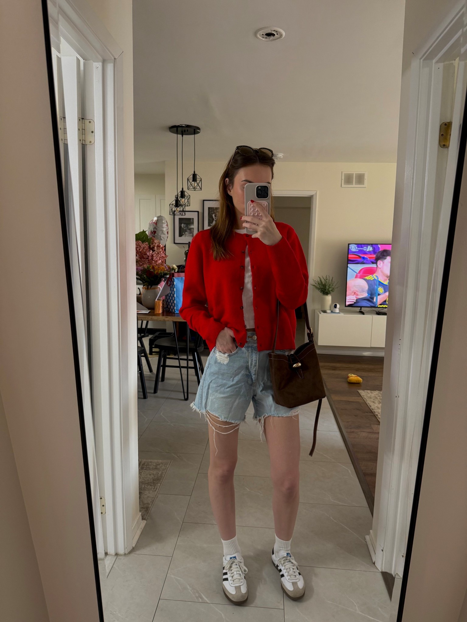 I love a pop of colour for a transitional outfit. These baggy shorts paired with a light cardigan is the perfect set for the transition into fall! 

#LTKjeans #LTKstyletip #LTKcanada