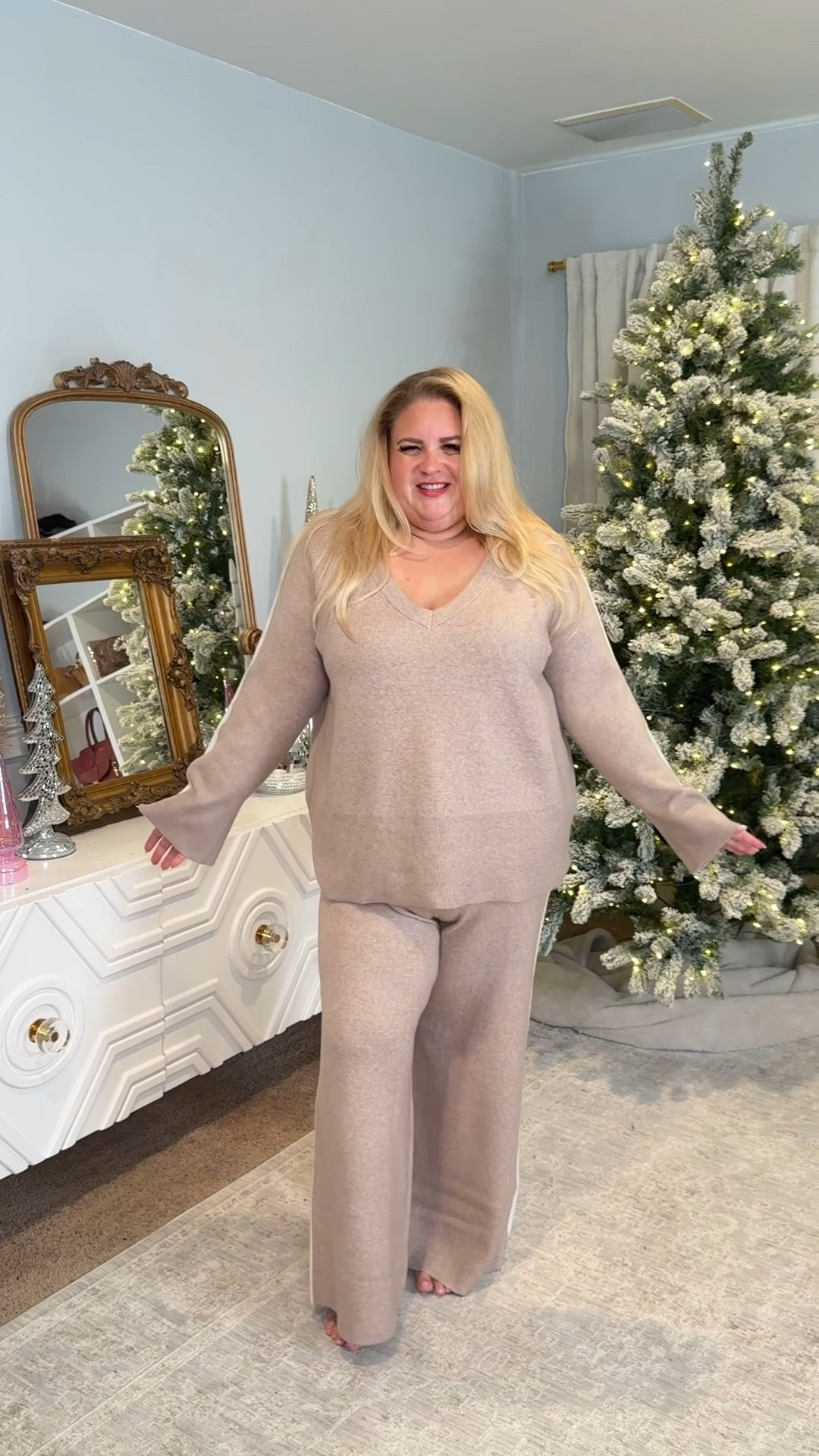 Most lounge looks effortless in theory and sloppy in practice.
This is one of the few sets that actually does what it’s supposed to do. It hangs right, stretches without losing shape, and looks intentional even when you’re doing nothing.

It’s super soft, very stretchy, and easy in the best way. No tugging, no adjusting, no feeling like you need to change before you leave the house.

For sizing
I’m in a 2X on top and a 1X in the bottoms.
The bottoms have a lot of stretch and are forgiving through the hips and stomach.

This is everyday, low-effort, grown-woman lounge done correctly.

#LTKmomlife #LTKPlusSize #LTKOver40