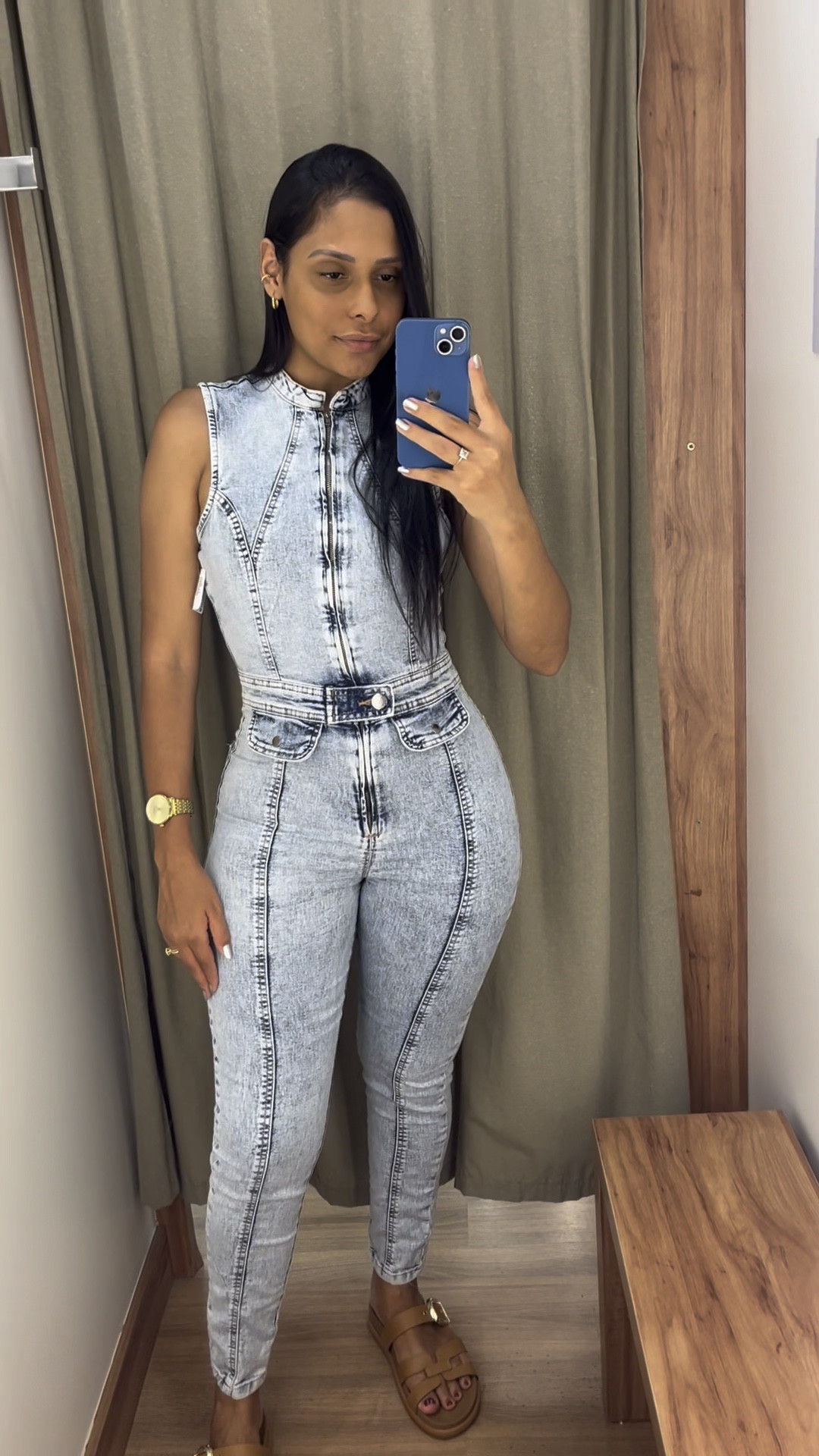 O macacão jeans perfeito existe, e é da Renner😱😍 você pode ir do básico ao elegante com essa peça, fica perfeito com tênis, rasteira ou salto!

#provadorrenner #moda #macacaojeans #estilo #jeans #rennernaltk #lojasrenner#LTKVideo

#LTKbrasil #LTKstyletip