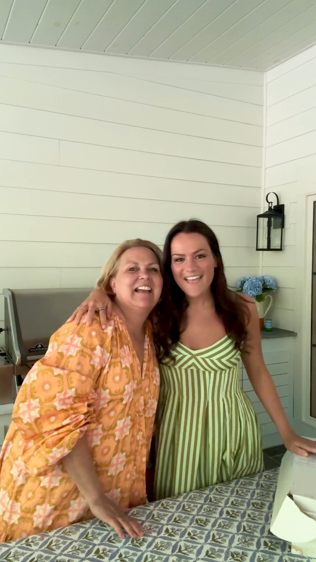 So excited for these new summer pjs! I love that we were able to have them customized too!!🌴🩷🤍