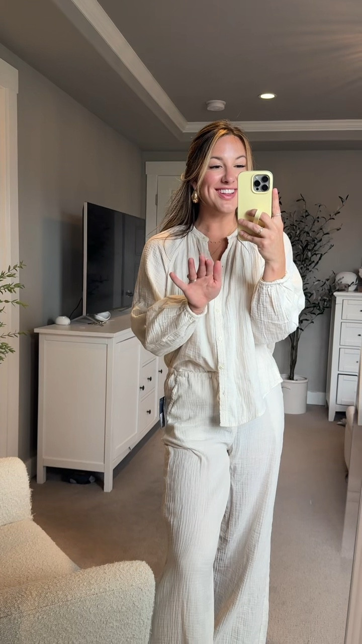 @Target killed it with this set 😍 it looks so expensive and is the perfect set to pack for your next summer vacay! Runs true to size! 

#target #loopycase #matchingset #targetclothing #targetnewarrivals #resort #resortwear #travel #beach #beachvacation #packing 

#LTKTravel #LTKootd #LTKgrwm