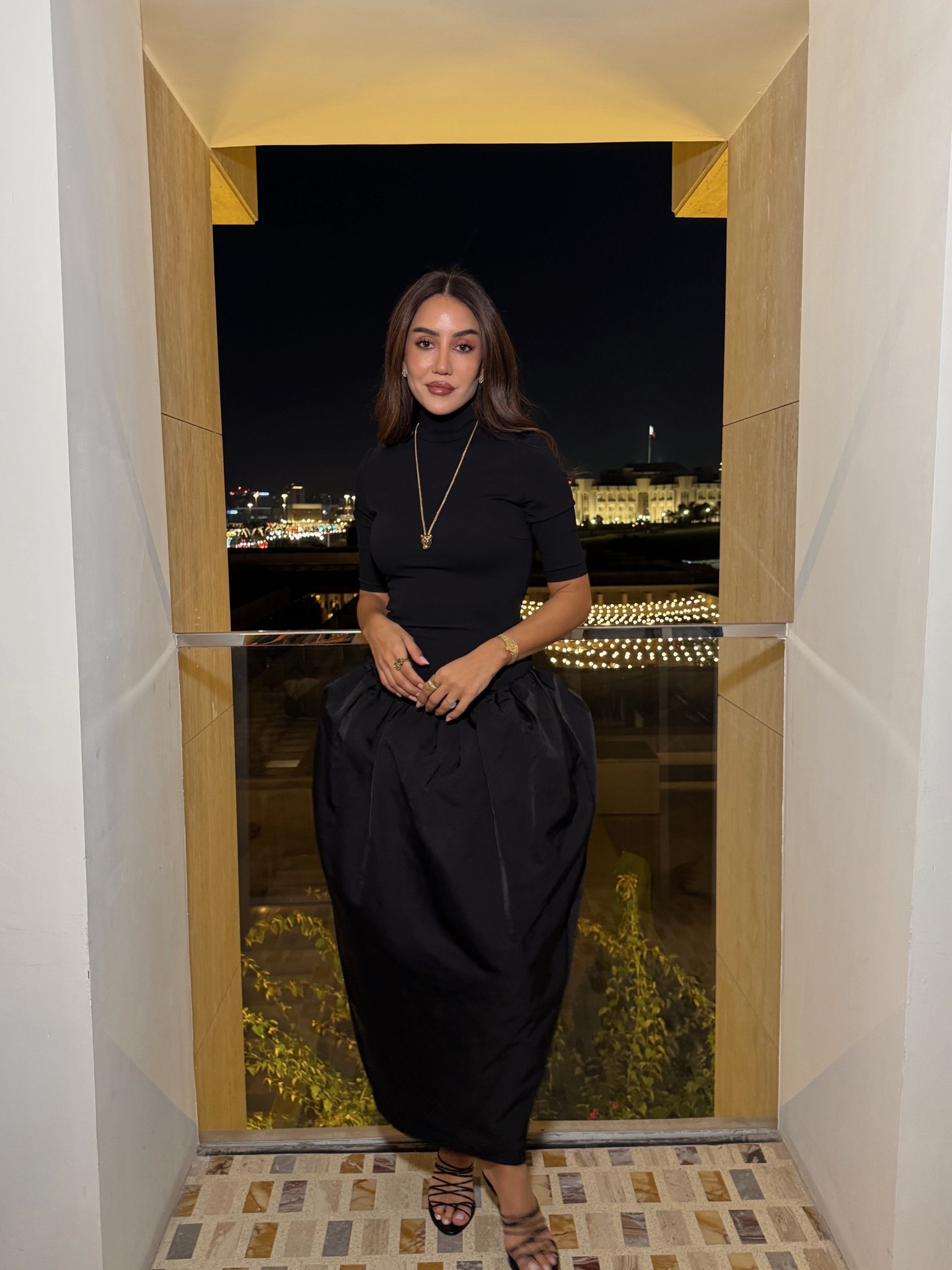 A beautiful night in Doha! Lister lots of my favourite dresses