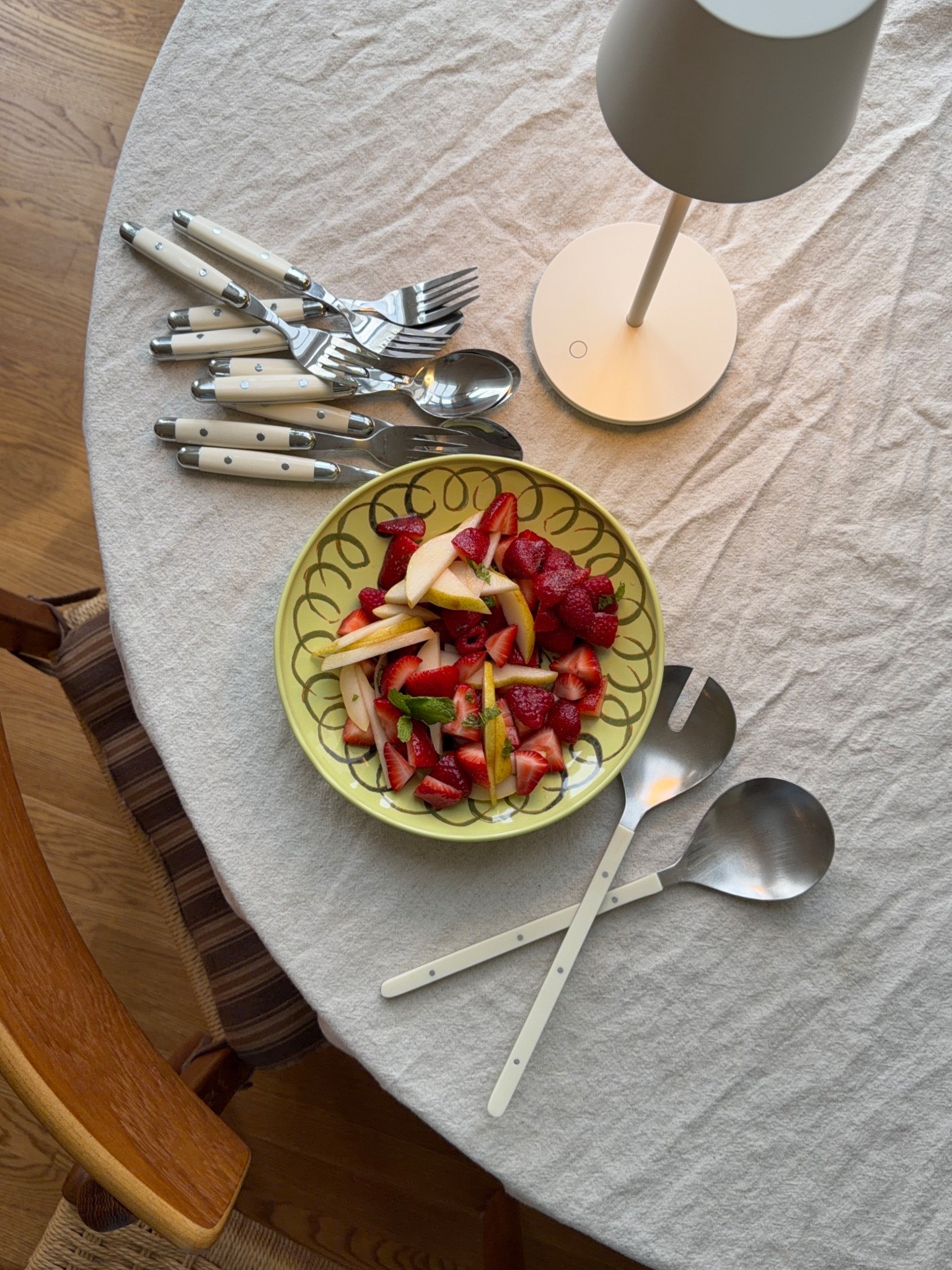 A few items I use ALL the time to host - love mood lighting on a table these are indoor and outdoor and so sturdy LOVE. Our daily flatware and fun serveware, everything is @wayfair!! 

#hosting #summerhosting #home #kitchenmusthaves #serveware