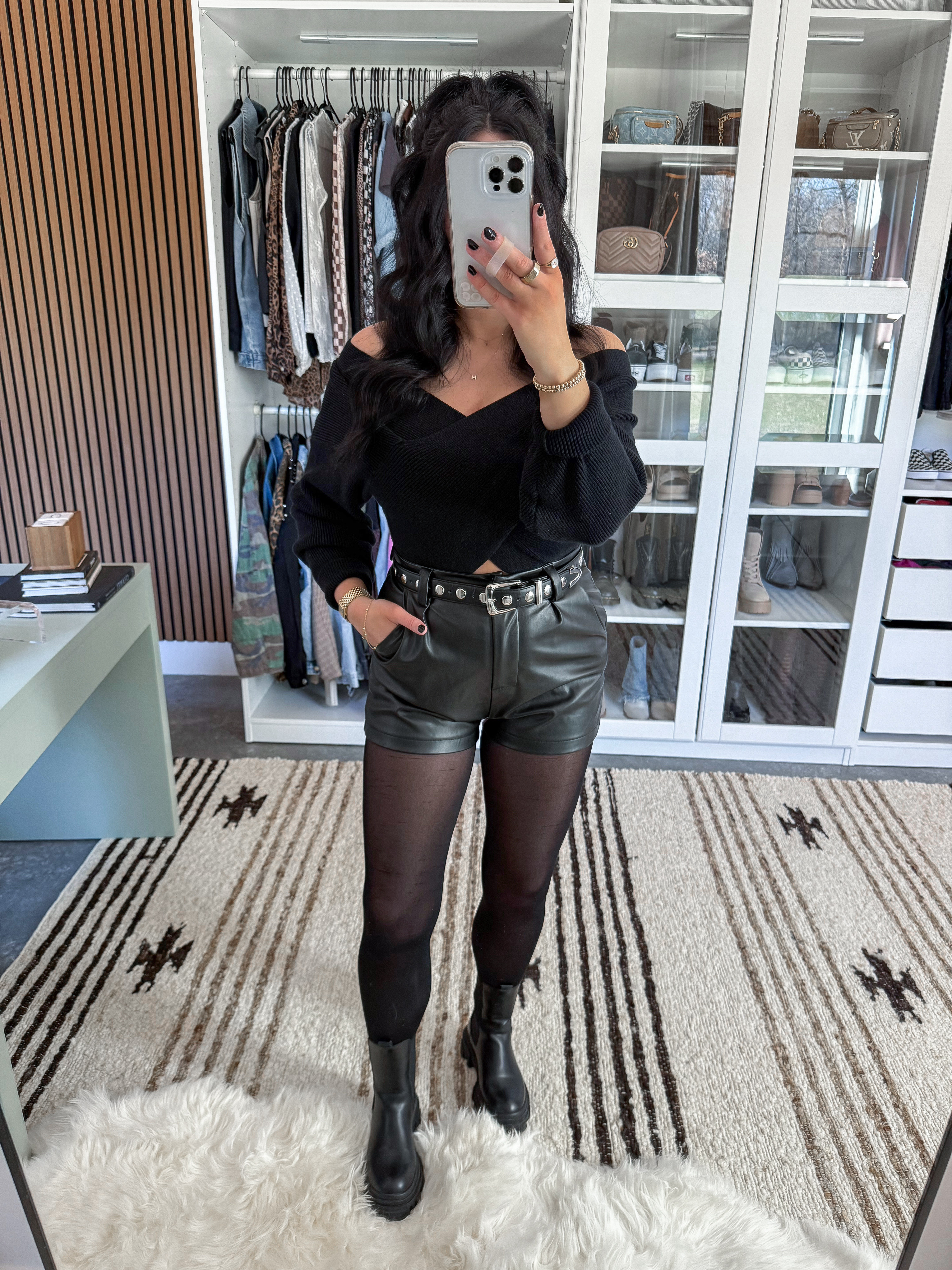 Sweater - small
Shorts - small
Tights - small
Belt - 27-31
Bandeau - medium

The cutest all black outfit for your next date night or girls night out! 👏🏼

 

 

#LTKFindsUnder50 #LTKFindsUnder100 #LTKBump