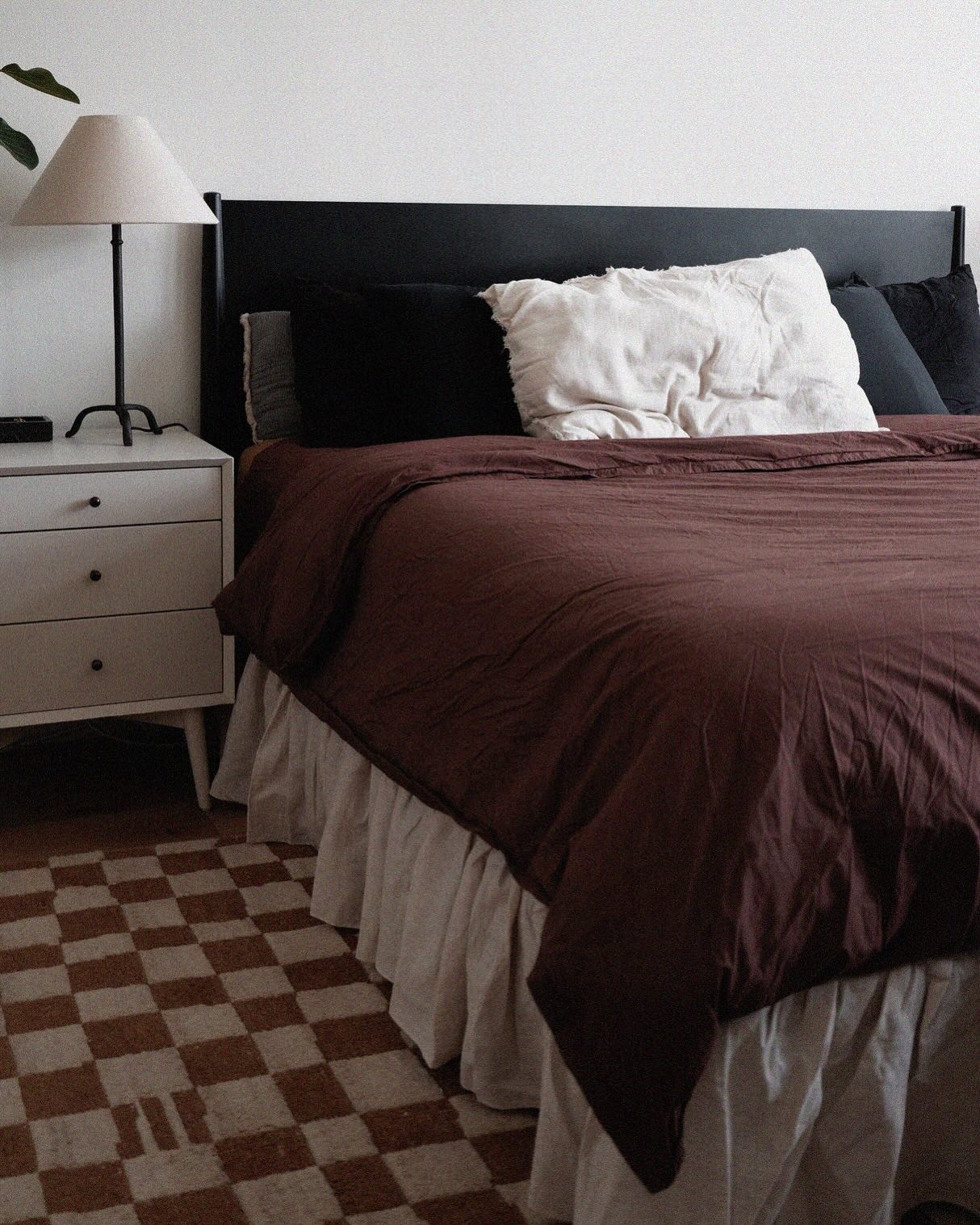 Epiphany of the week: Bed skirts- understated yet very essential. Love how it elevated the bed. And the room. 👌🏽

Comment BED below to receive a DM with the link to this post on my LTK ⬇ https://liketk.it/5eOkg

.

..

…
#butforlovehome #interiors #butforlovedesign #scandinaviandesign #aesthetic #cozy #bed #parachutebedding #landgathome #plants #eden #sss