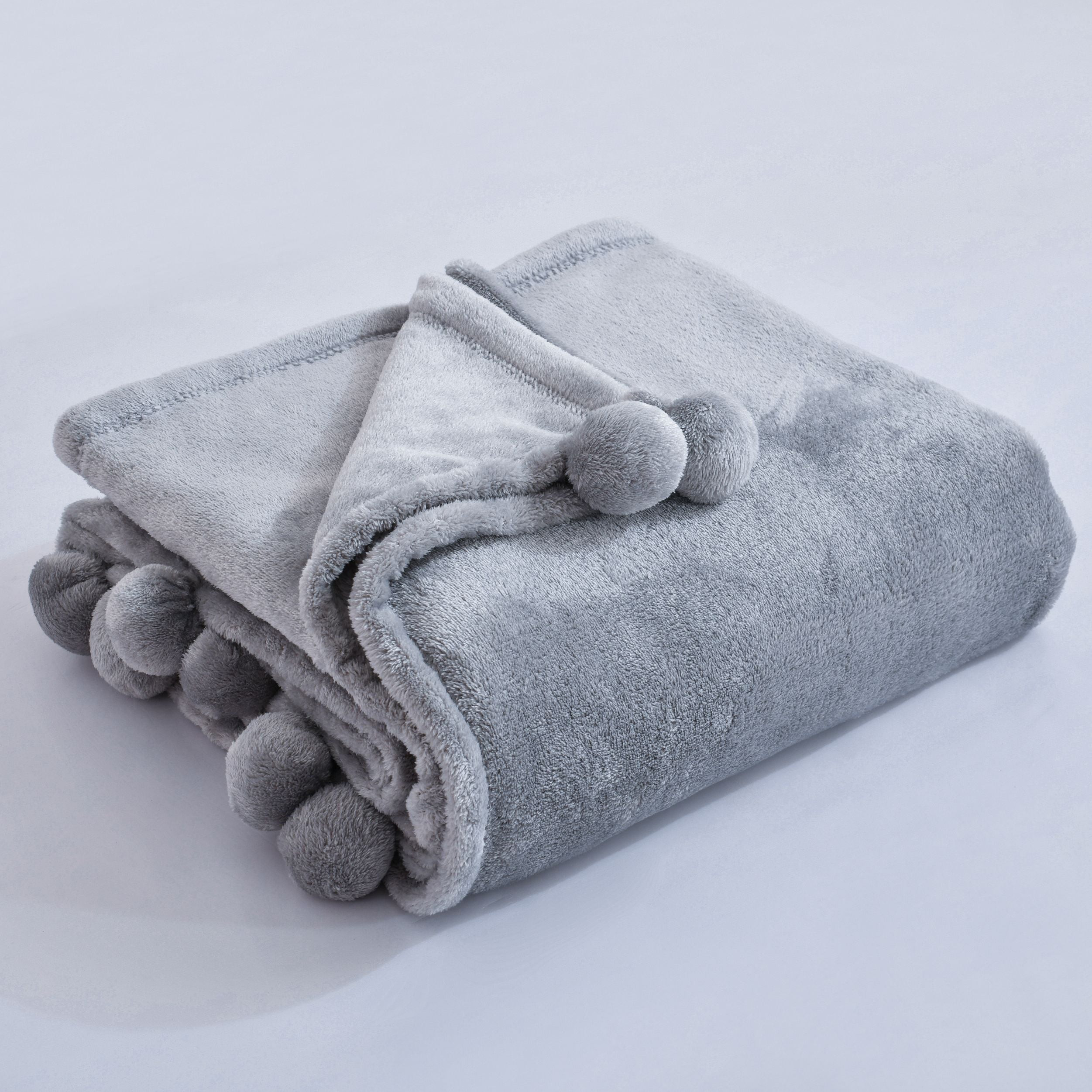 Mainstays Oversized Plush Throw with Poms, Soft Silver, 50"x70" - Walmart.com | Walmart (US)