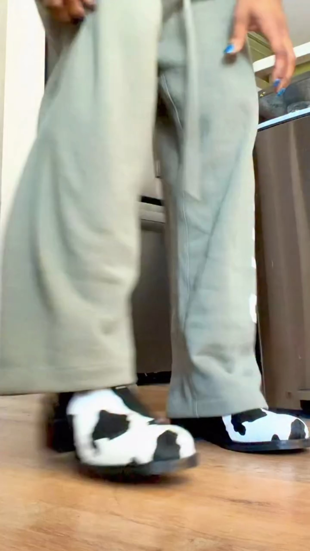 @stevemadden I’m not even mad!

•
•
•
#blackfriday #stevemaddenboots #cowprint #fall #winter #style #fashion