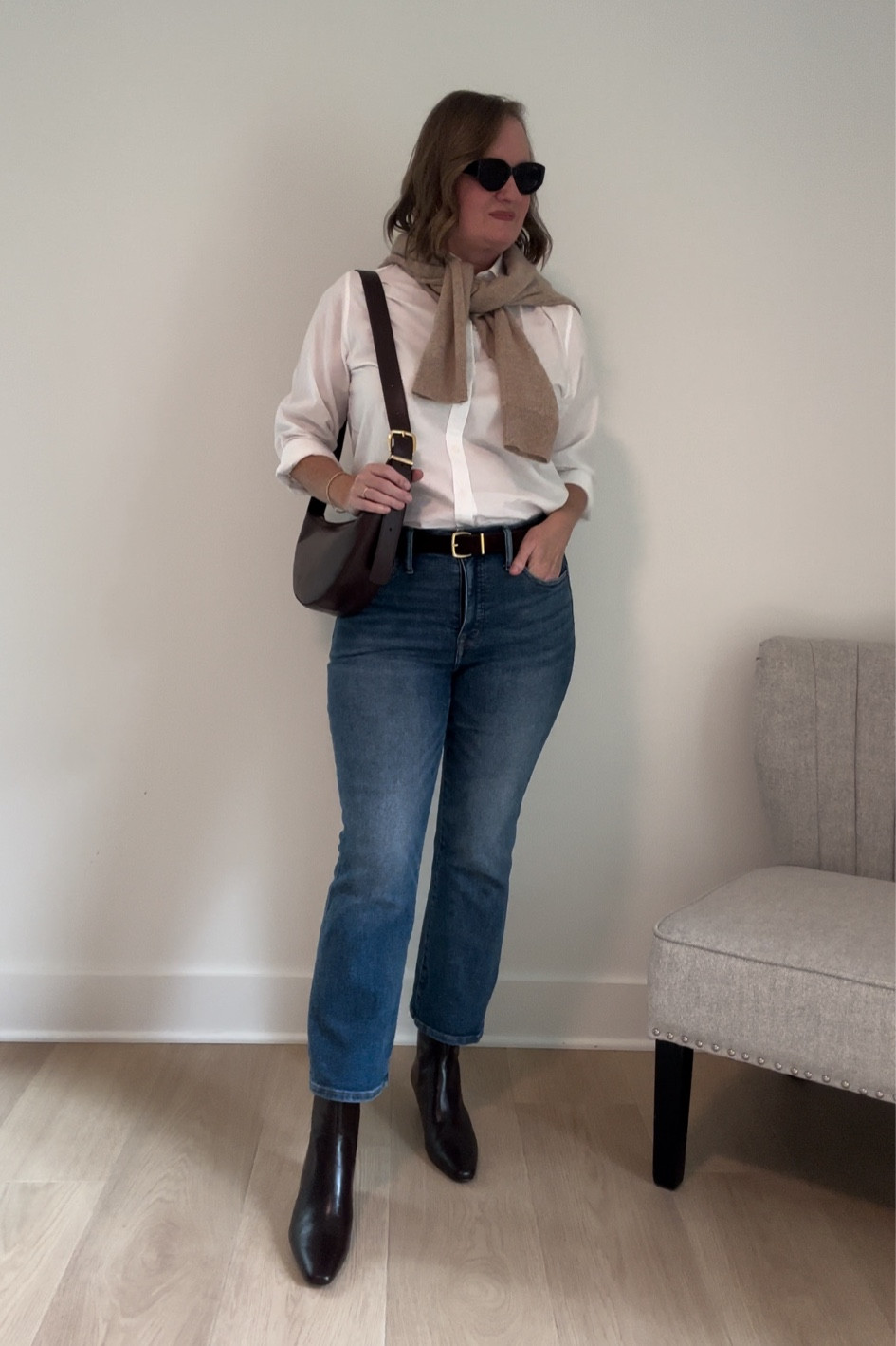 Madewell’s Insider Sale: Items In My Closet On Sale ✔️ Get 25% off, plus several items are 40% off in the sale. 🍂 See how I styled these Madewell items in my closet: Dimes Kitten Heel Boots, Essential Sling Crossbody Bag, Essential Belt, Kick Out Crop Jeans (blue and black pairs), Essential Bucket Tote and Stovepipe Jeans.