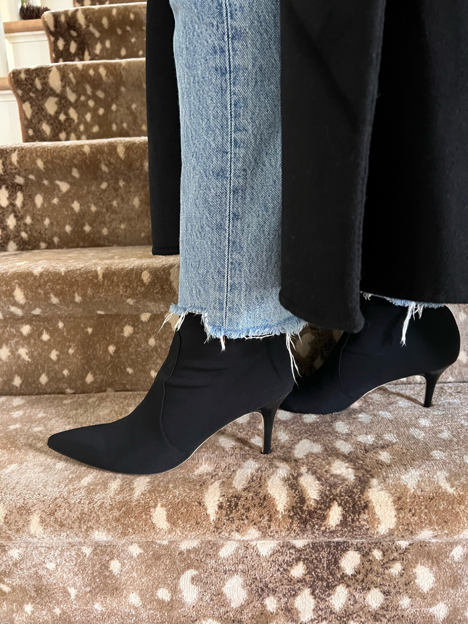 Winter outfit ideas in our matching @StuartWeitzman boots! They’re one of our most-worn pairs because they go with everything, can be dressed up or down, and are so chic. Shop our favorite pairs: #StuartWeitzman #ad