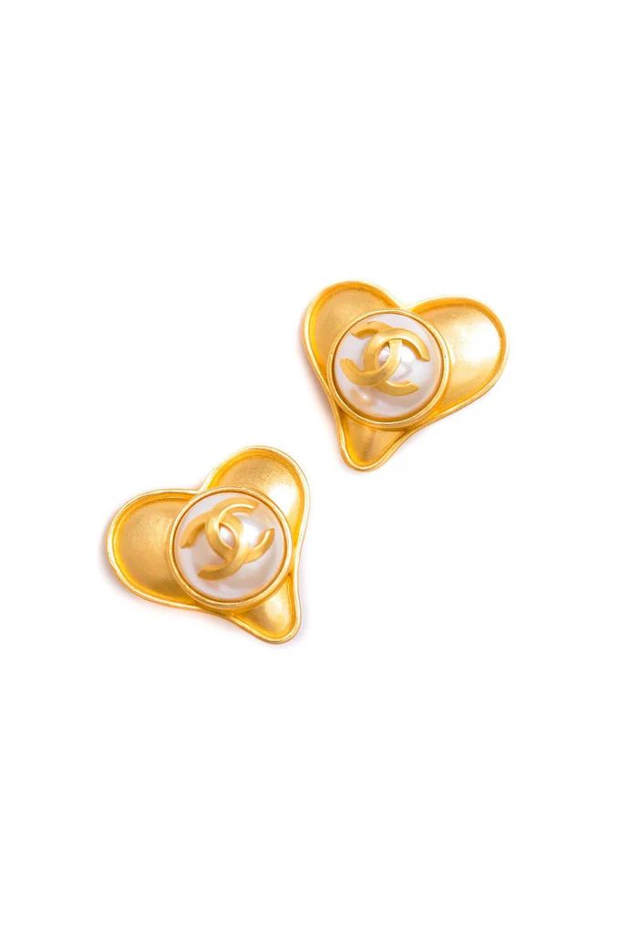 Chanel CC Pearl Heart Clip-on Earrings | Sweet & Spark