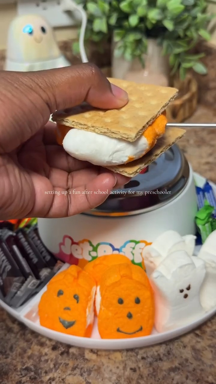 after school s’mores are always a hit! especially with @peepsbrand Halloween marshmallows 🎃👻
@hsn @marswrigley @snickers @twix @peepsbrand @honeymaidsnacks @kraftjetpuffed @nostalgiaelectrics @crunchbar @reeses @hersheys @twix 

#funactivities, #FamilyFun, #halloweensnacks #learningthroughplay, #afterschoolsnack #birminghaminfluencer #birminghamal #bhaminfluencer #birminghamalinfluencer #bham #familycontentcreator #tiktokshopcreatorpicks #alabamamomcreator #momcontent