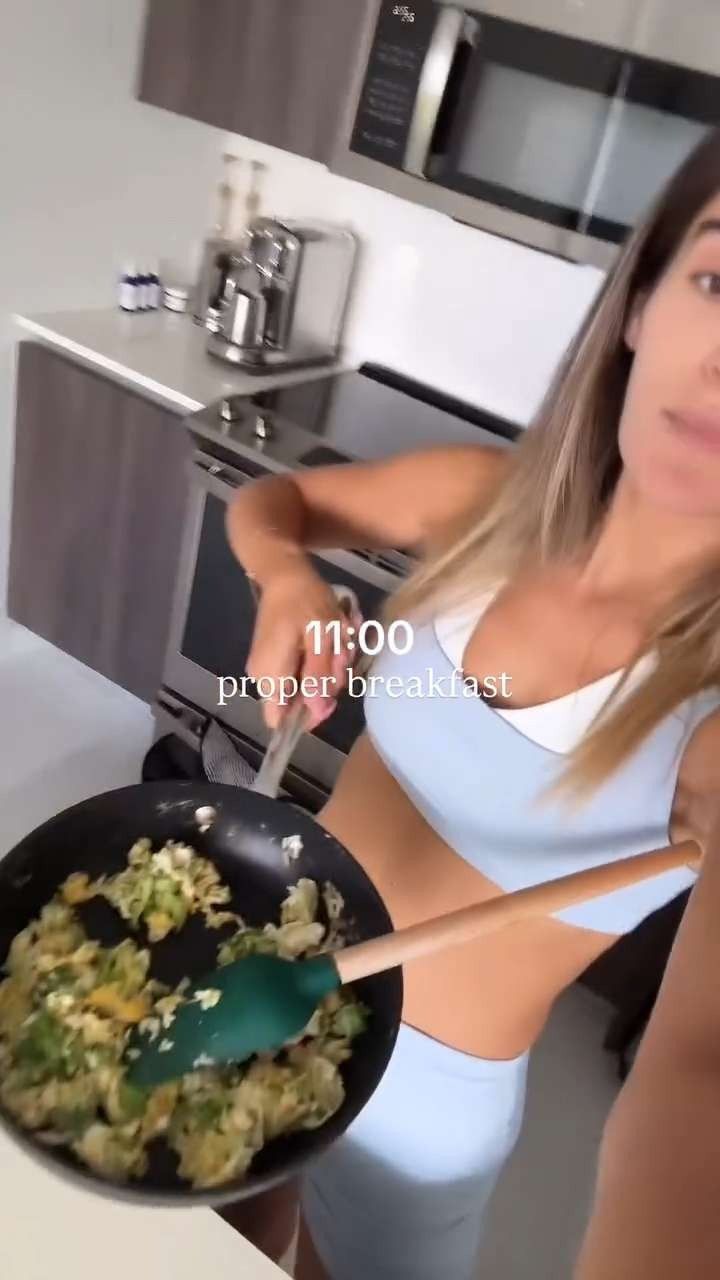 A little Thursday vlog 🫶🏼 @hearttohaart is coming back!! 

 #LTKActive #LTKStyleTip