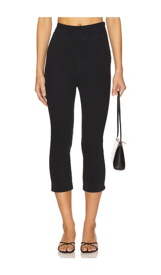 FRAME Jetset City Capri Pant in Black. - size 0 | Revolve Clothing (Global)
