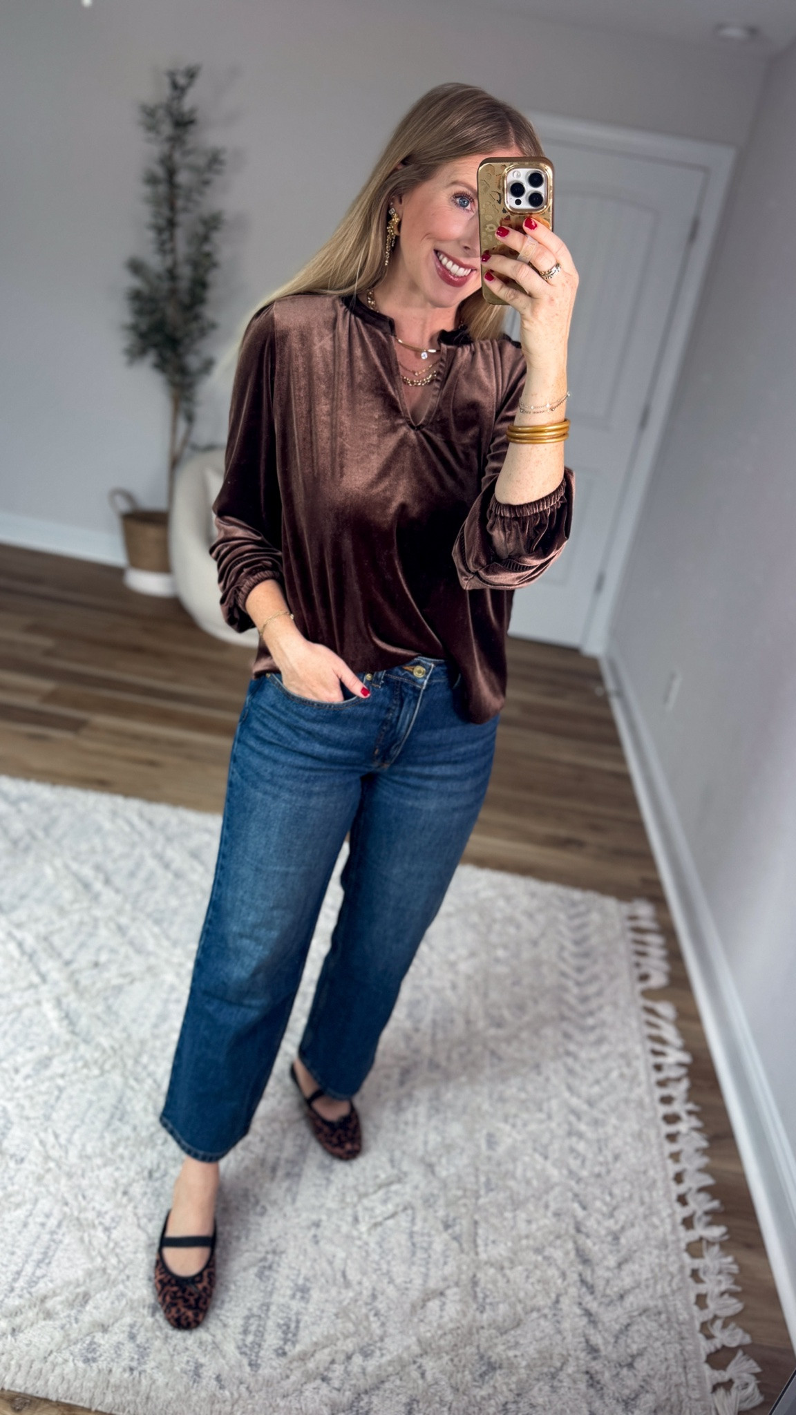 Weekend Walmart Wins try-on
Velvet long sleeve top- small
Cropped jeans- 6