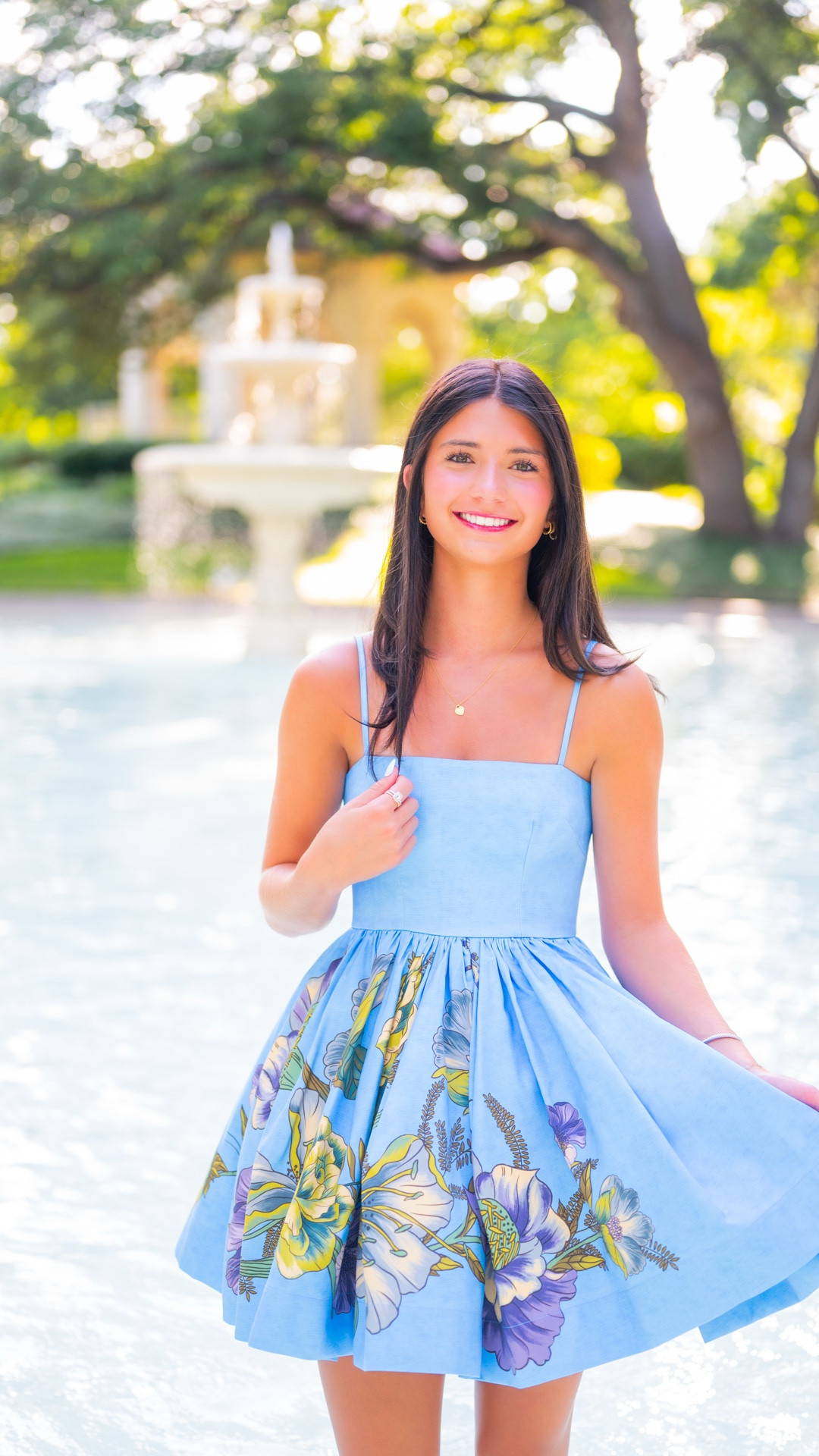 Beautiful & Classy Outfit Inspo for #seniorphotos or #LTKRush 


#alemais #retrofete #revolve #rush #sorority #seniorpics