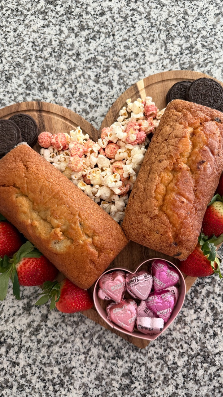 Valentine’s Day snack board ♥️🍫🍓 @bakehousebreadcompany Purchase nationwide on their website! #asmr #snackboard #valentinesday #pinkaesthetic #snackbox