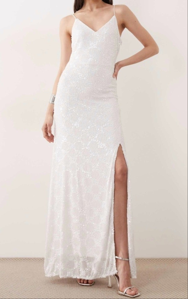 Vestido largo blanco.Maxi slit Petite wedding dress.Hey, i am 4'11/150cm petite bride and you will see a lot of bridal wedding fashion content. Follow along

#LTKWedding #LTKPetite