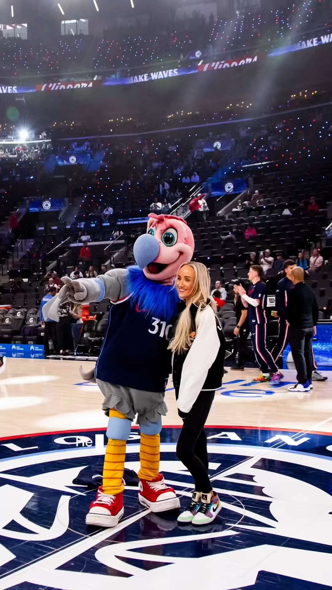 Fun night with LA Clippers + LA28 at Intuit Done — FUTURE HOME OF OLYMPIC BASKETBALL! Seeing the new “Look of the Games” in person at an Olympic area made it feel veryyyy real! 🤩