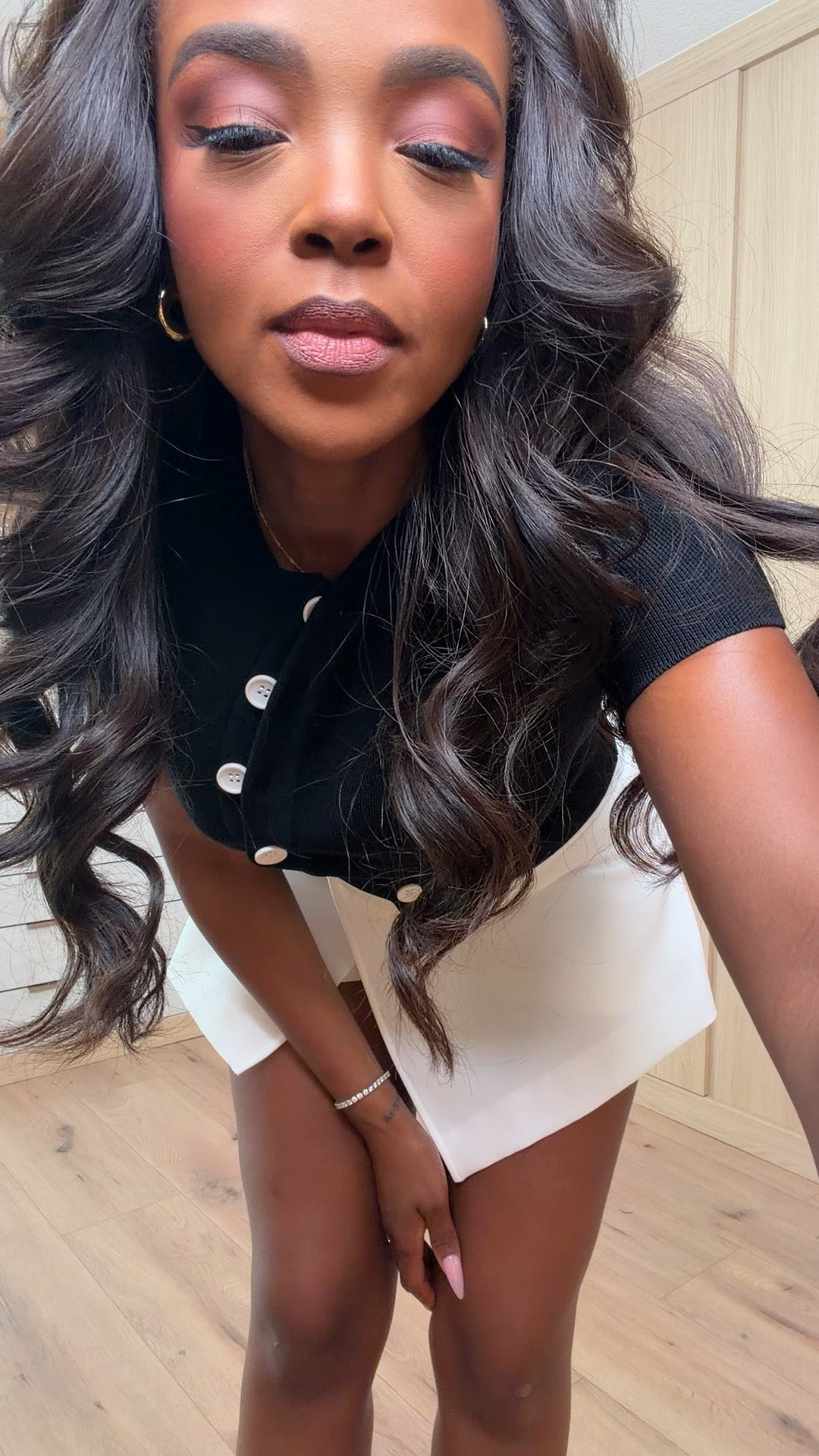 Hi Babes!

This black and white combo is one of those looks that never fails 🖤🤍 The fitted knit top with contrast buttons paired with a tailored skort gives that polished, expensive look while still feeling fun and feminine. It's simple, classic, and so flattering.

I love having outfits like this in my closet because every piece works overtime. The top pairs beautifully with denim, trousers, and skirts, while the skort can be dressed up with heels or worn casually with flats. That's what makes it such a great cost-per-wear purchase.

Where to wear this:
• Date night
• Girls' night out
• Dinner with friends
• Vacation evenings
• Happy hour
• Summer events

Everything is linked below.

xx Kira | IG: KirasFashionFinds

34D - 27 - 40 • Size Small or 4
