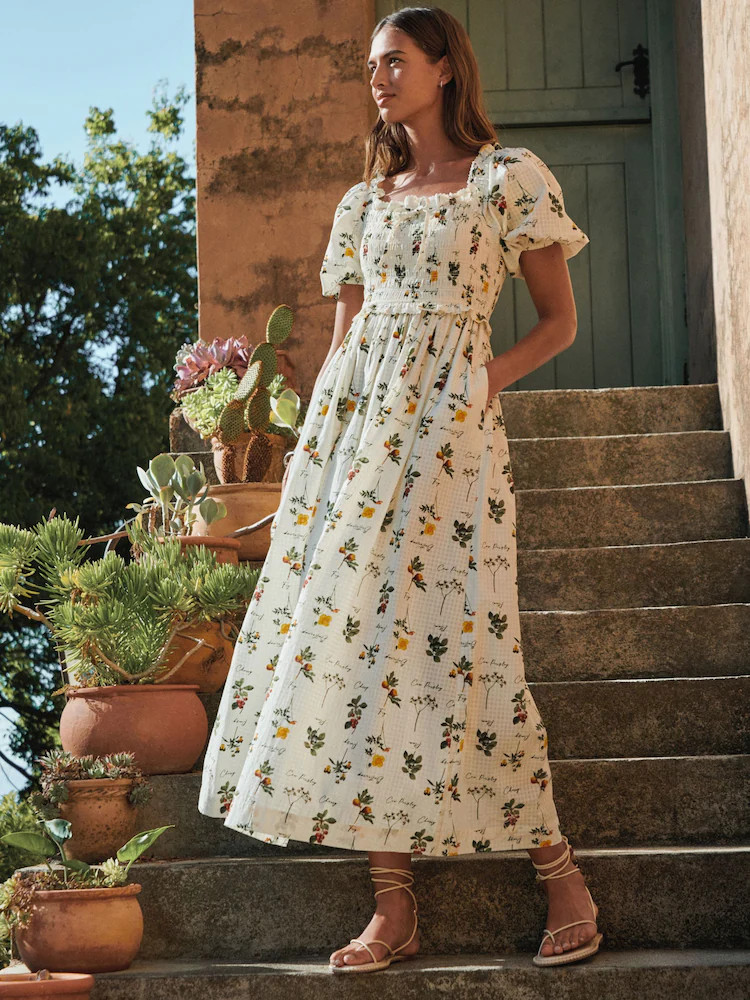 Ecru Floral Kirschen Print - Gerafftes Midikleid mit Puff\u00e4rmeln | Next EU