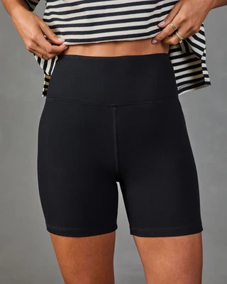 Catching On High Rise Biker Shorts Black / M | VICI