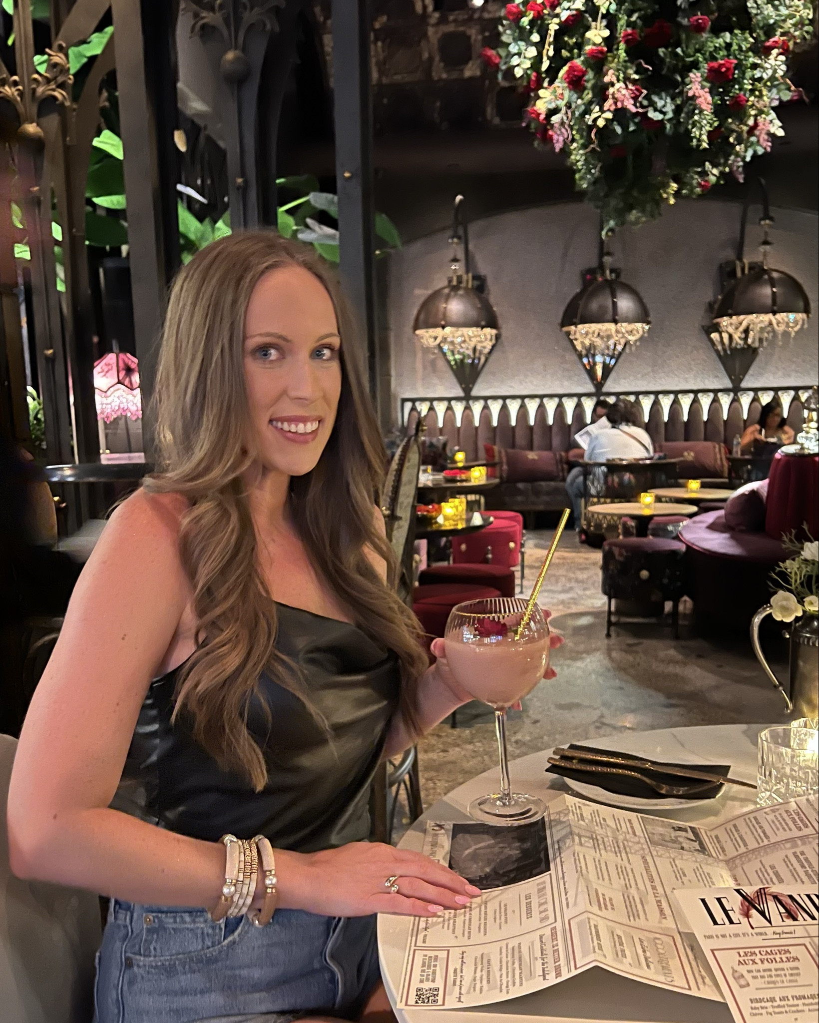 Peep the last slide 👀

Literally the nicest person I’ve ever met 😌🥰

Vanderpump - Las Vegas 🫶🏻🎉🎰