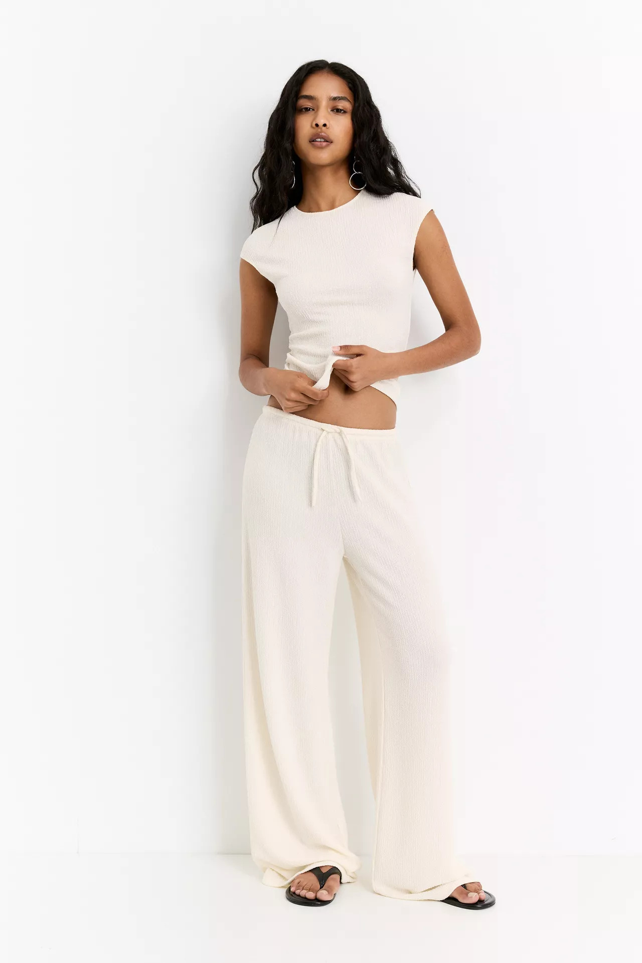 Wide-leg crepe trousers - pull&bear | PULL and BEAR UK