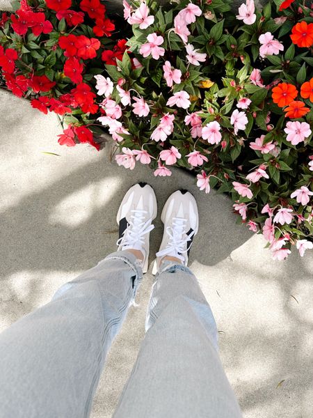 The hottest lifestyle sneakers to have right now!



New balance women’s 327 shoes, new balance 327 women’s shoes, my styled life, casual sneakers. 

#LTKshoecrush